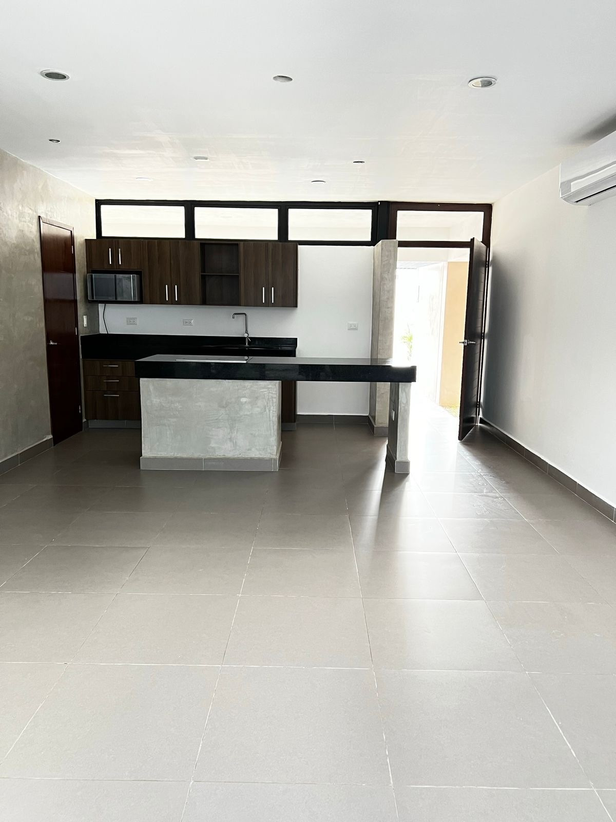 Townhouse de 2 recámaras, equipado, en Temozon con amenidades.