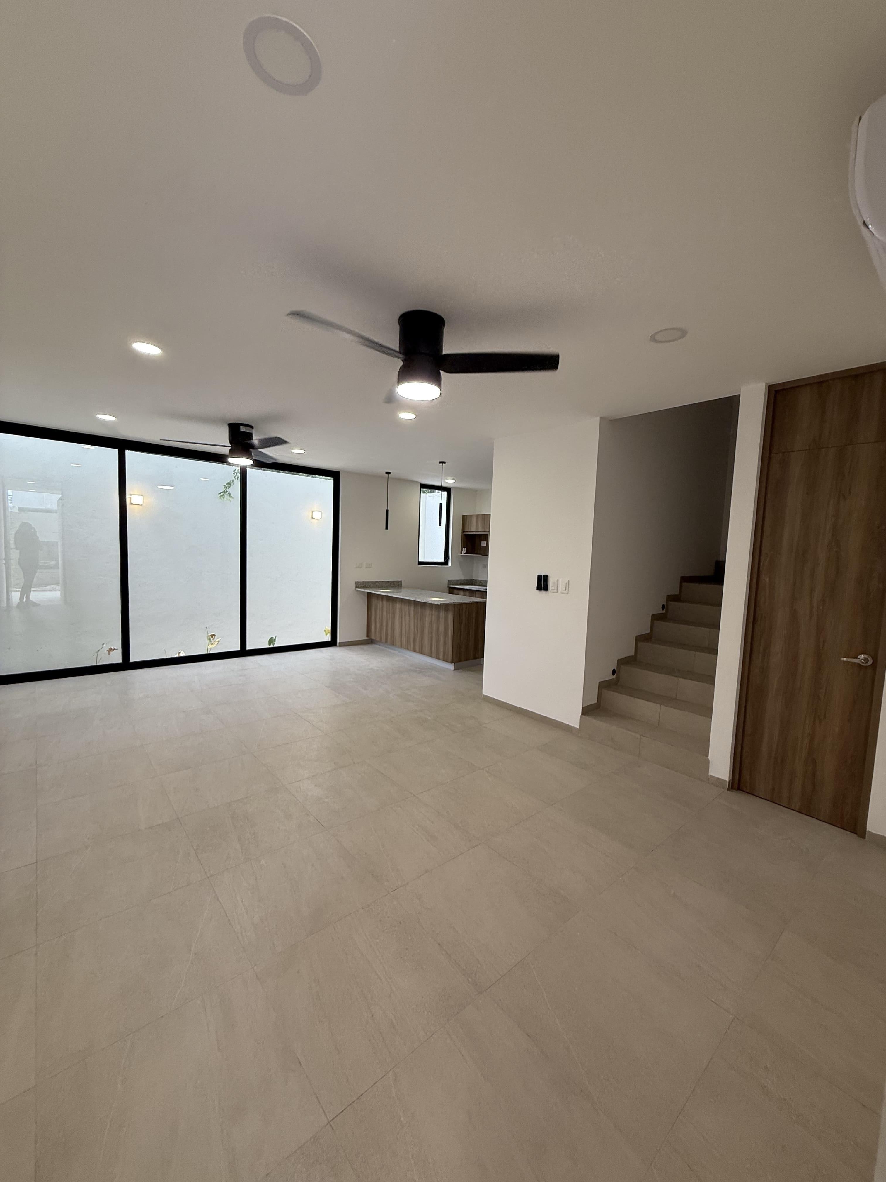 Casa equipada, de 3 recámaras, con rooftop cerca del Arco Vial Norte.