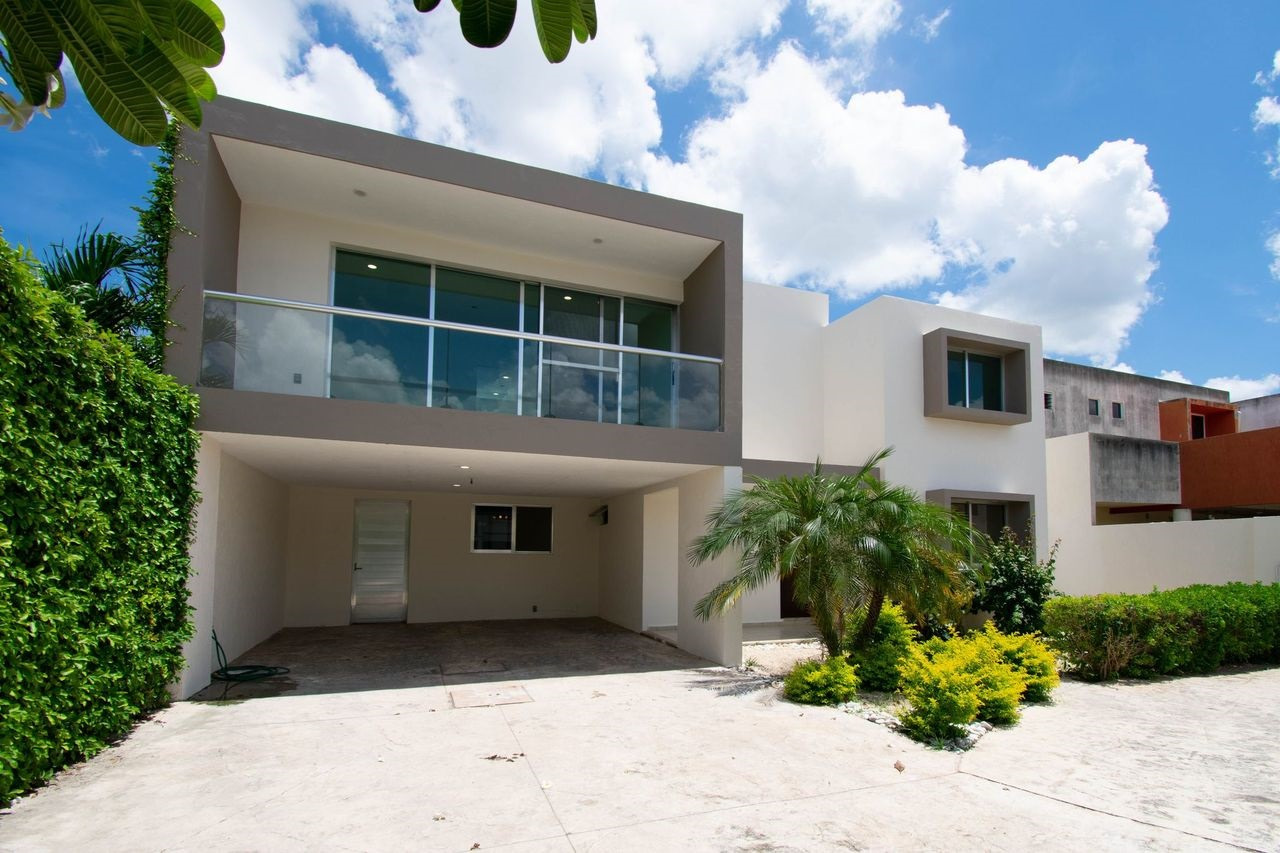Casa remodelada con recámara en planta baja, en Xcumpich, al norte de Mérida.