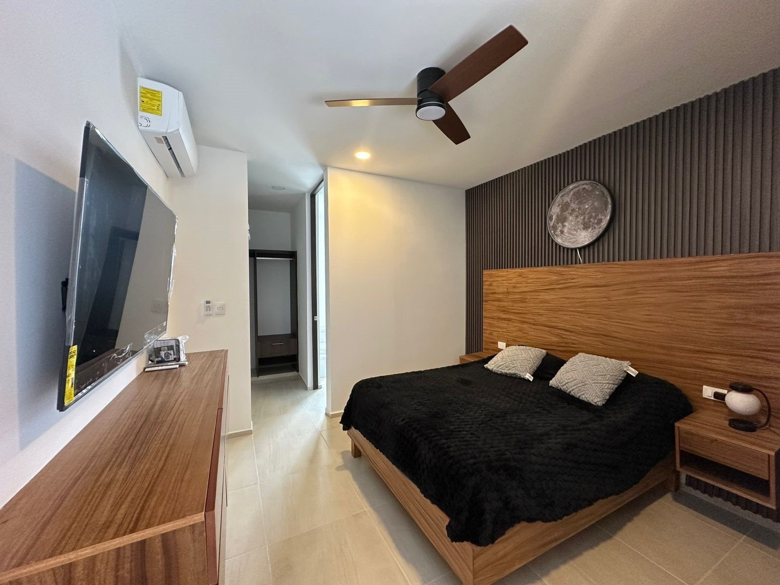 Departamento amueblado, de 2 niveles, en complejo con amenidades.