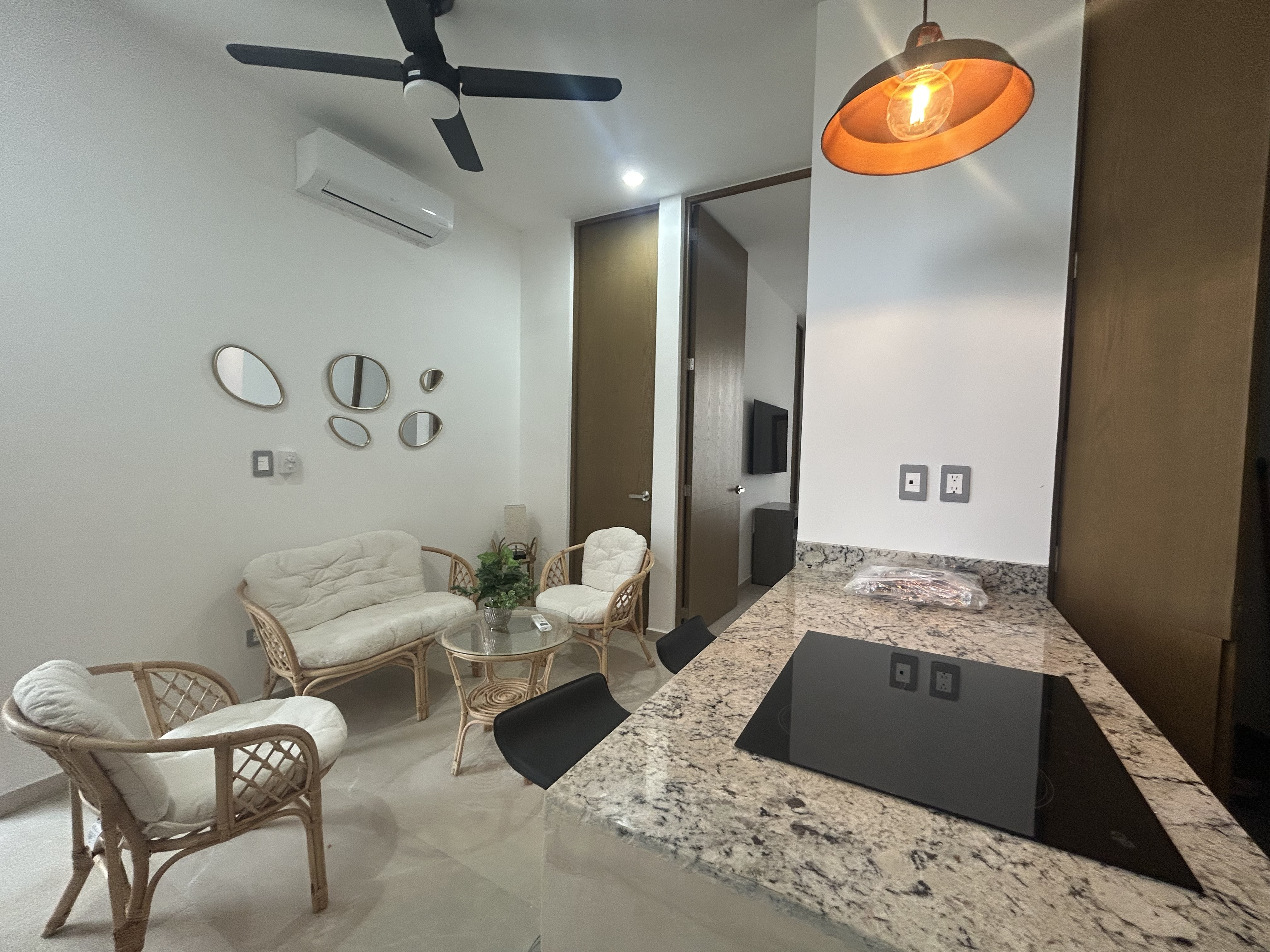 Departamento de 1 recámara, amueblado, en Temozon, con amenidades.