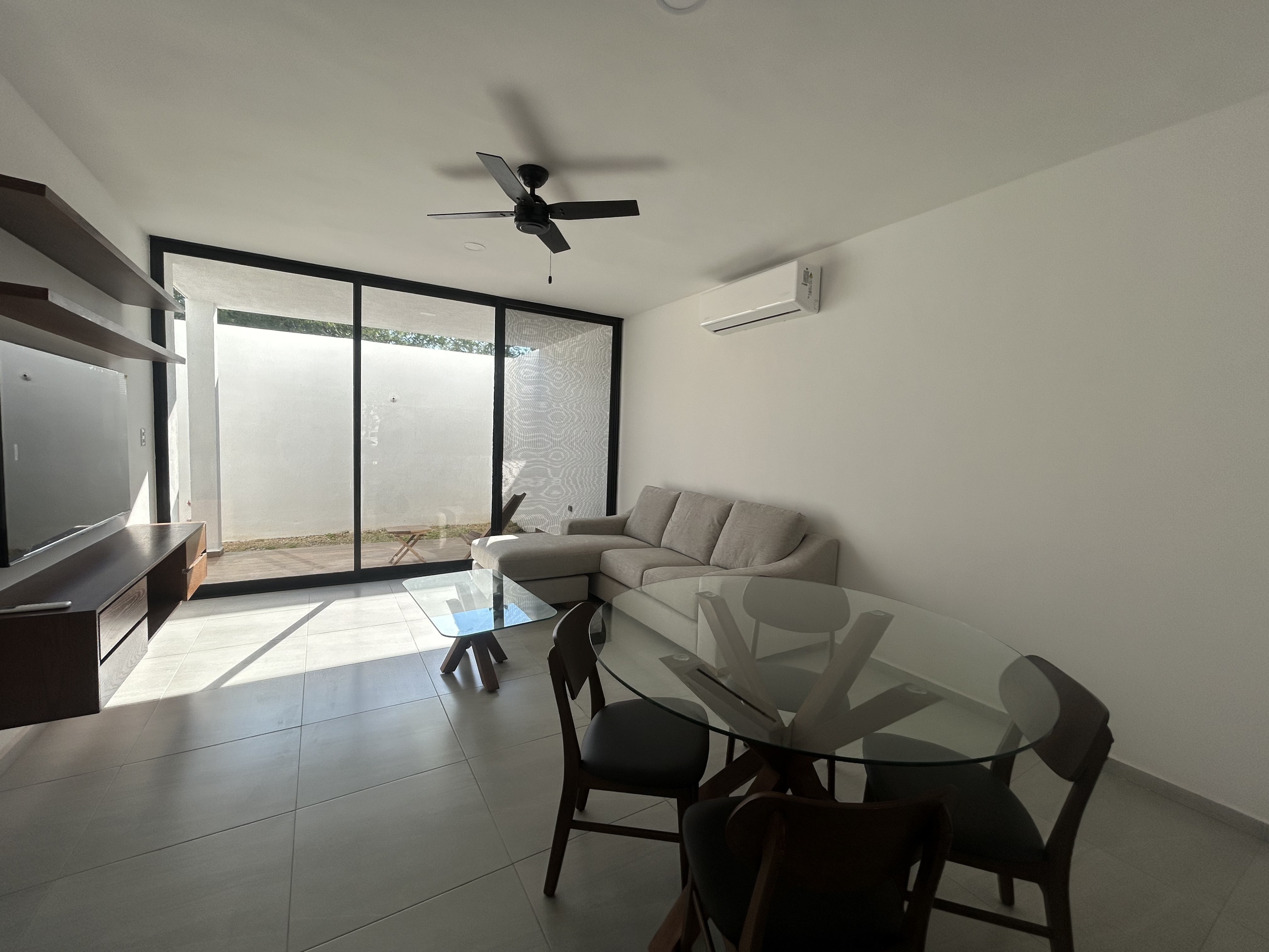 Departamento de 2 recámaras, en PB, con alberca privada y amenidades, en Temozon.