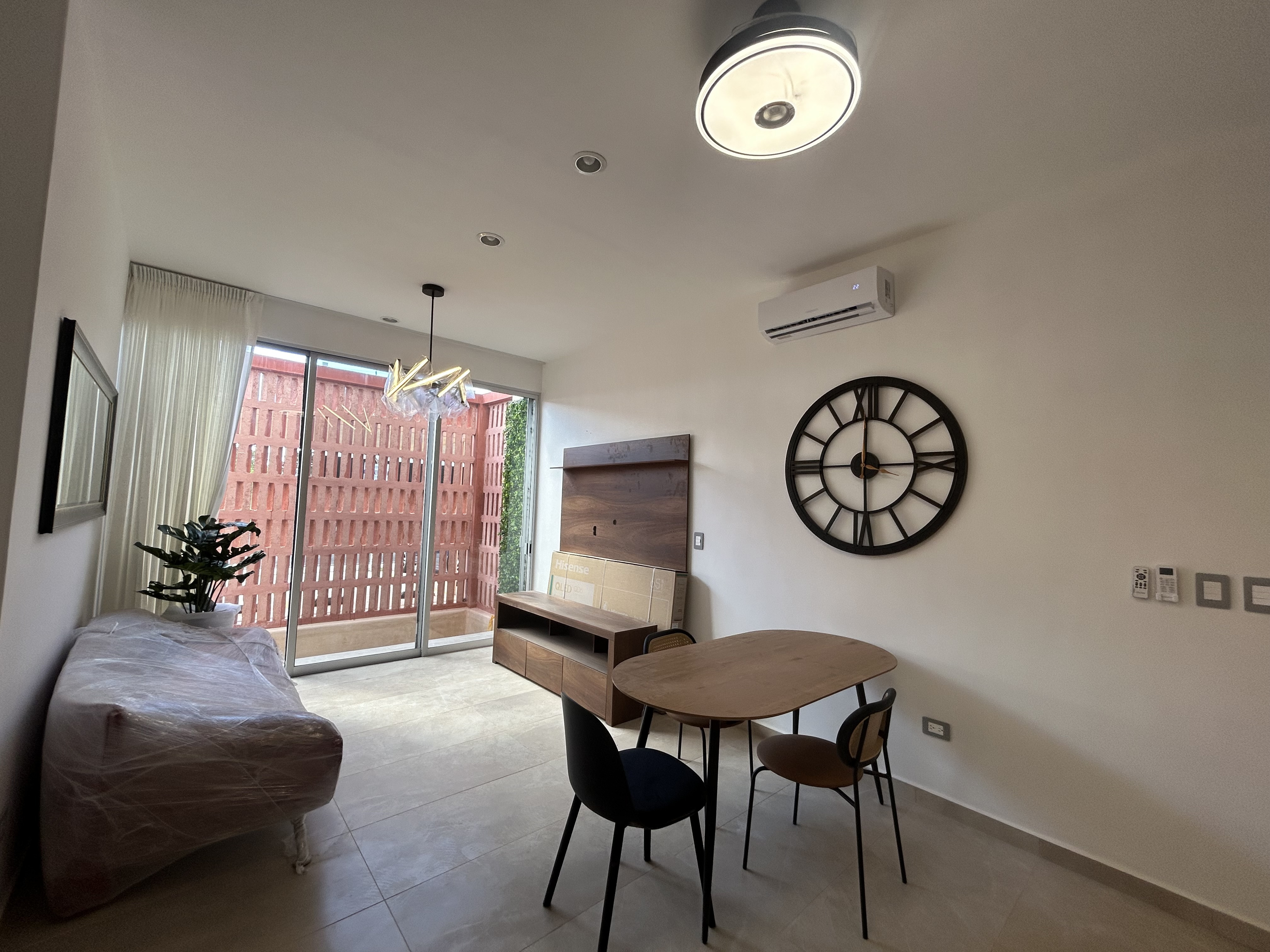 Departamento de 2 recámaras, amueblado, con alberca privada y amenidades.