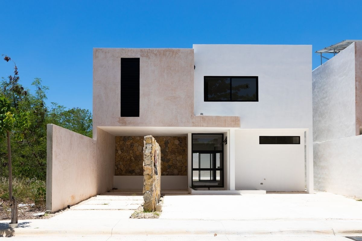Casa de 2 plantas dentro de privada con amenidades exclusivas.