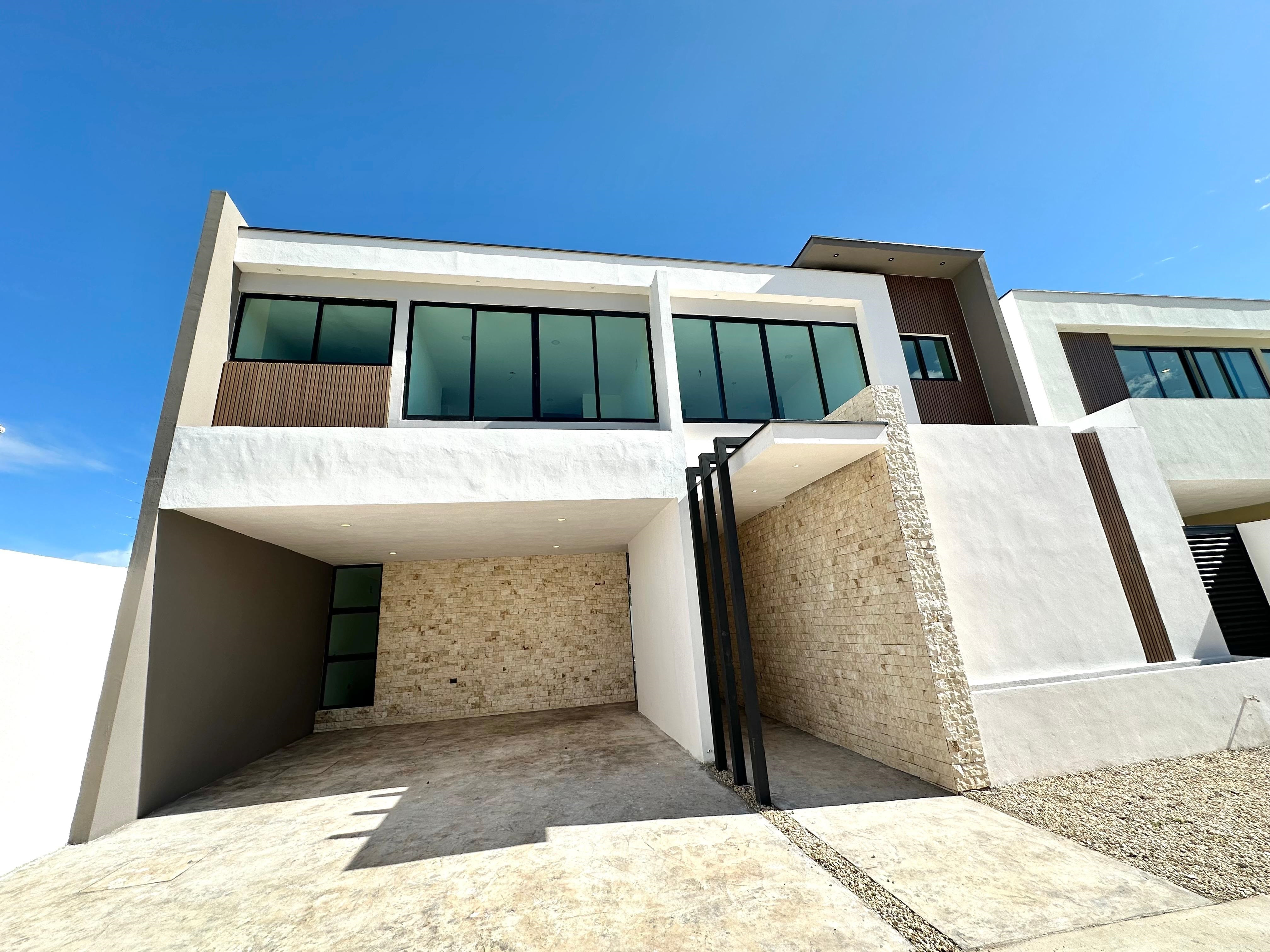Residencia moderna a estrenar con piscina, en privada con amenidades.