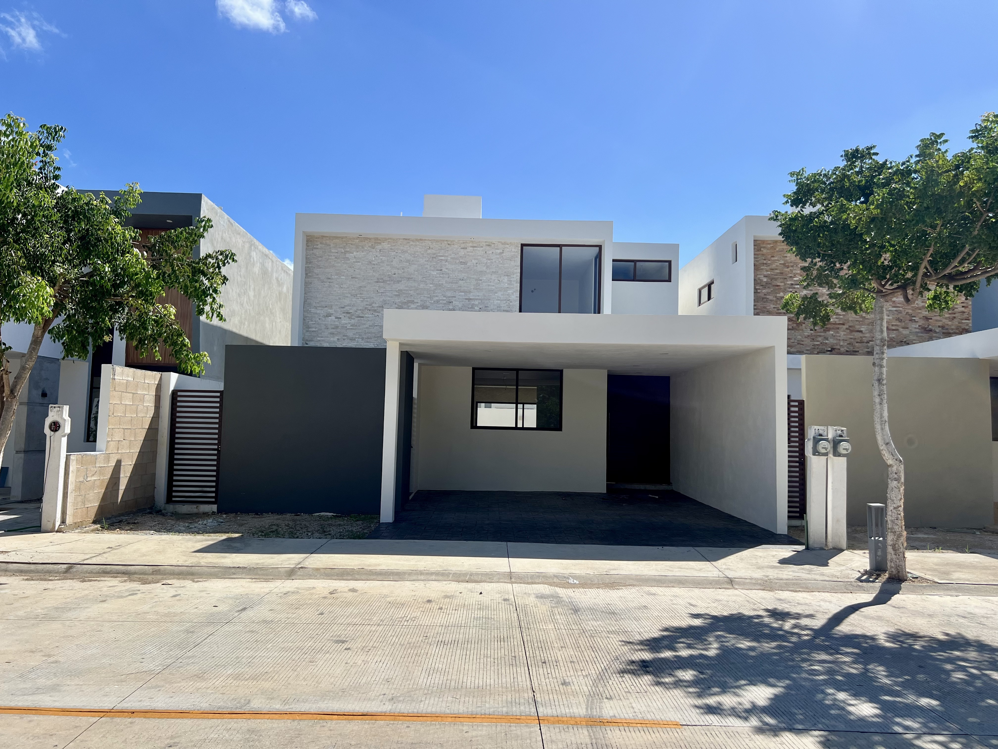 Casa con alberca amplia y amenidades exclusivas, en privada Zendera, Conkal.