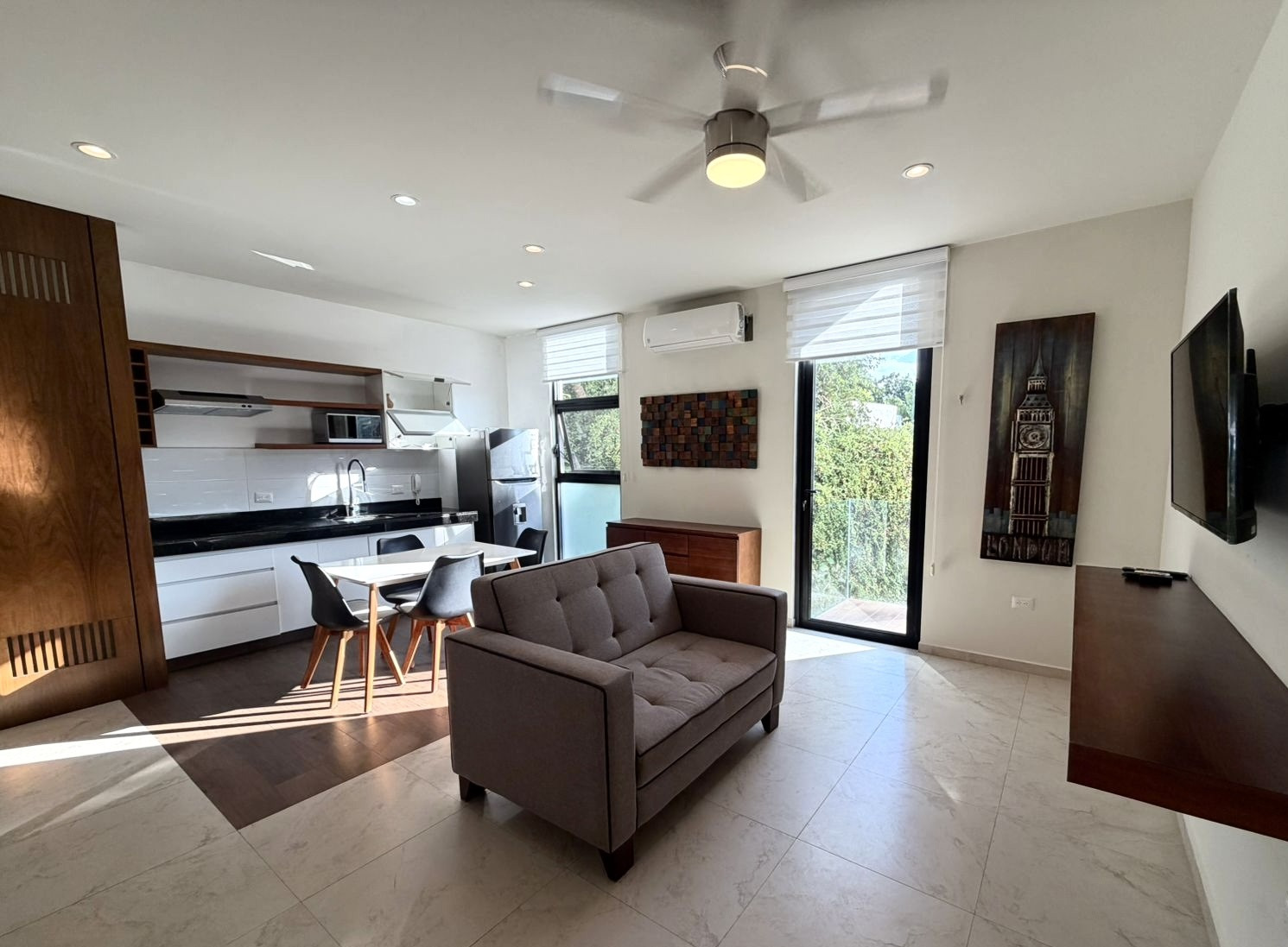 Departamento amueblado, de 1 recámara, en exclusivo condominio.