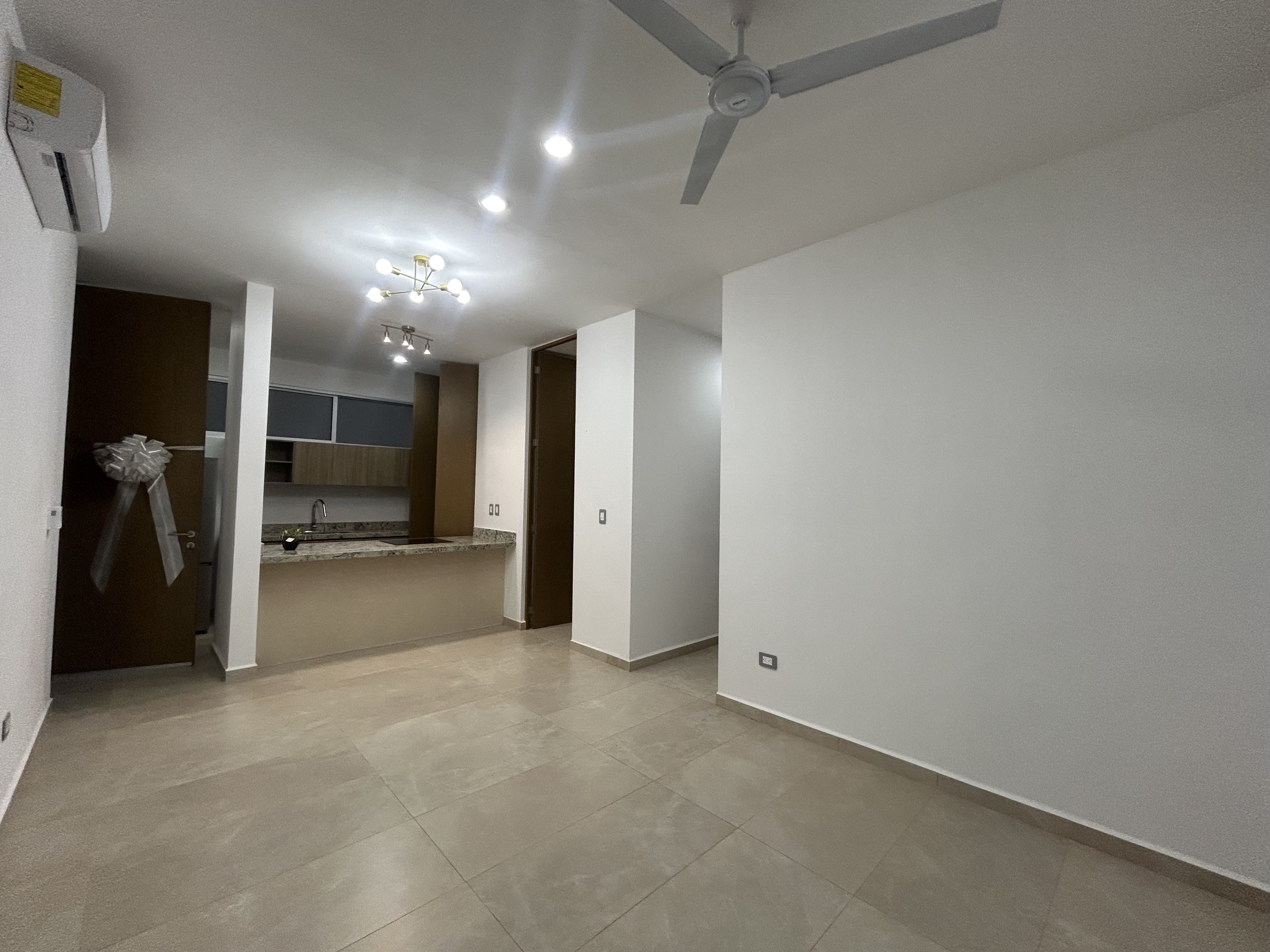 Departamento de 2 recámaras, equipado, en Temozon, con amenidades.
