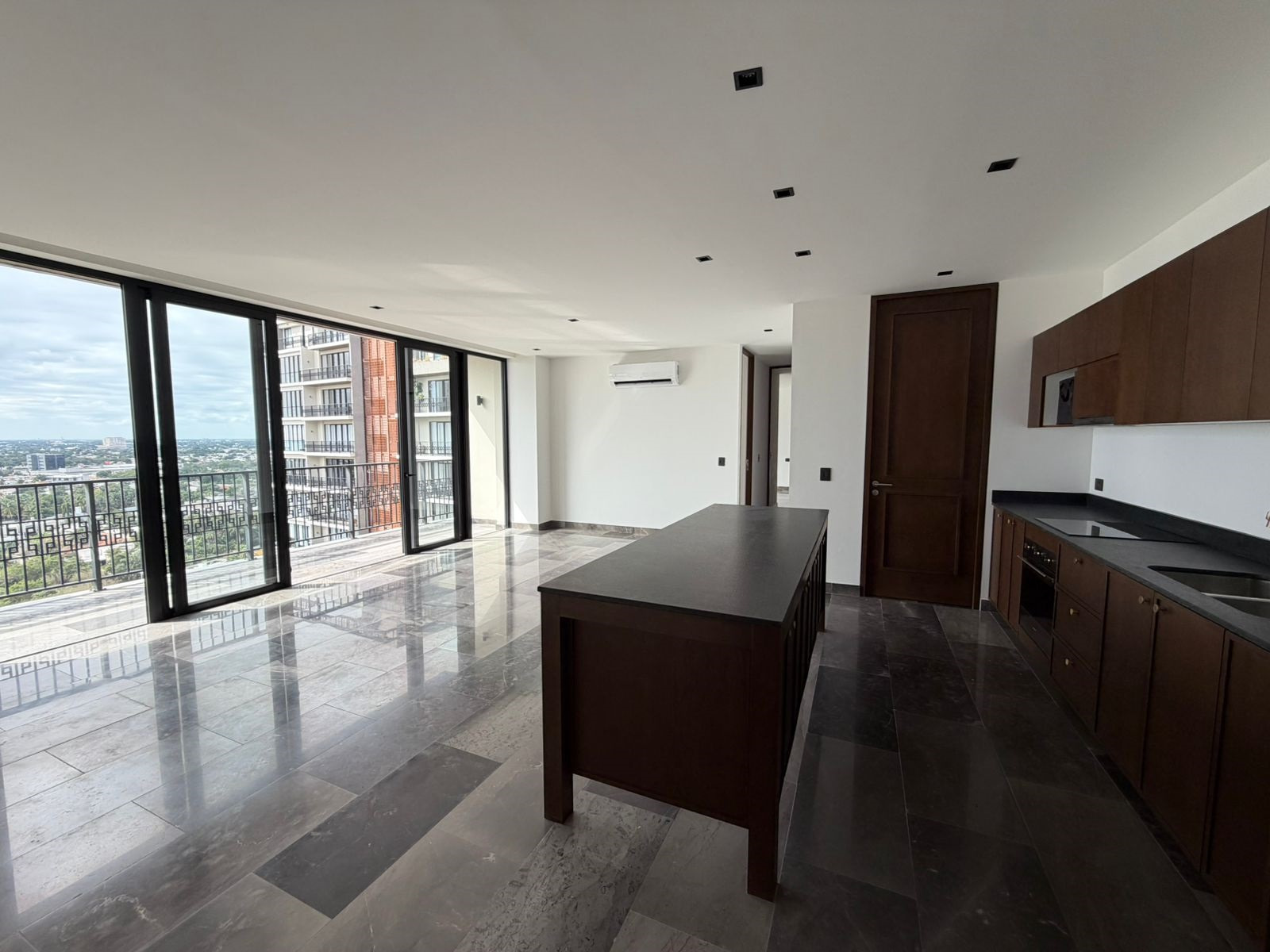 Departamento a precio de oportunidad, de 2 recámaras, vista a amenidades, en Arthouse.