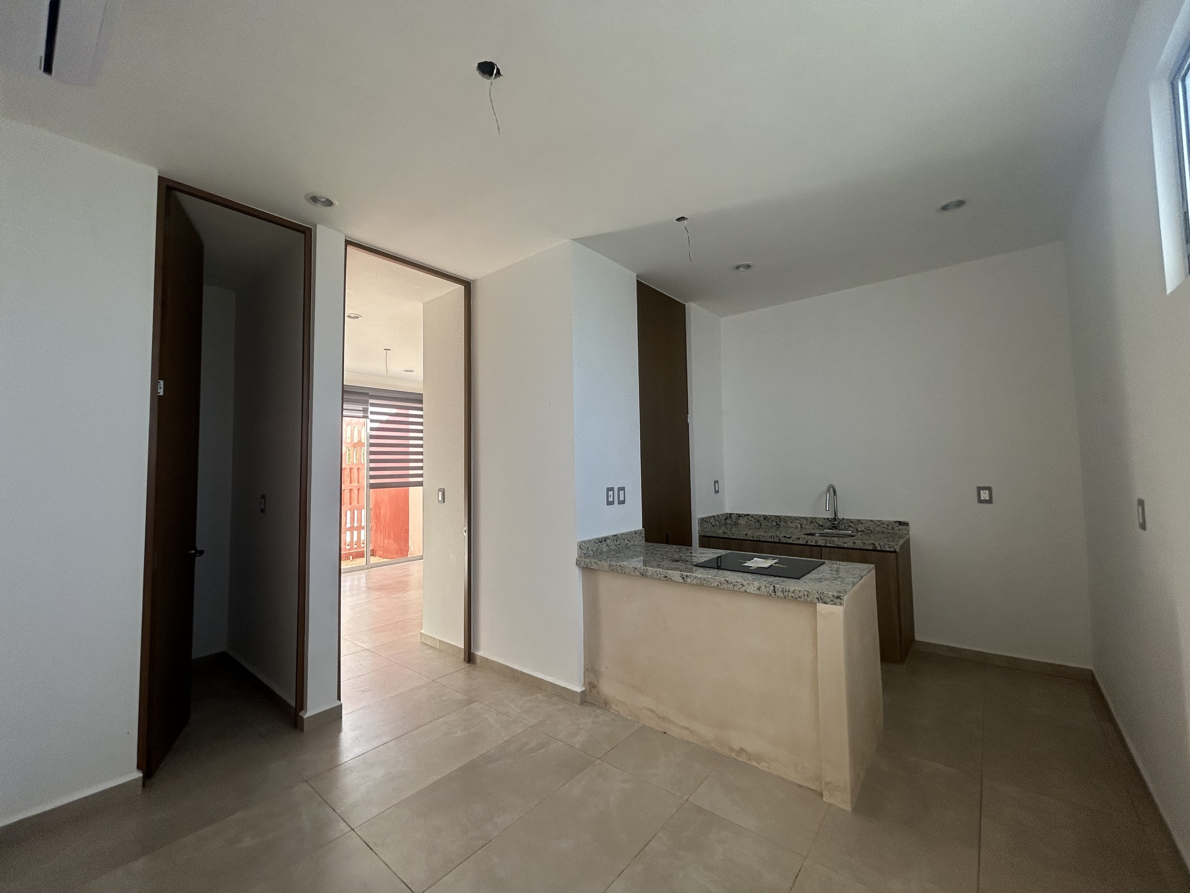 Departamento en PLANTA BAJA, sin muebles, con amenidades.
