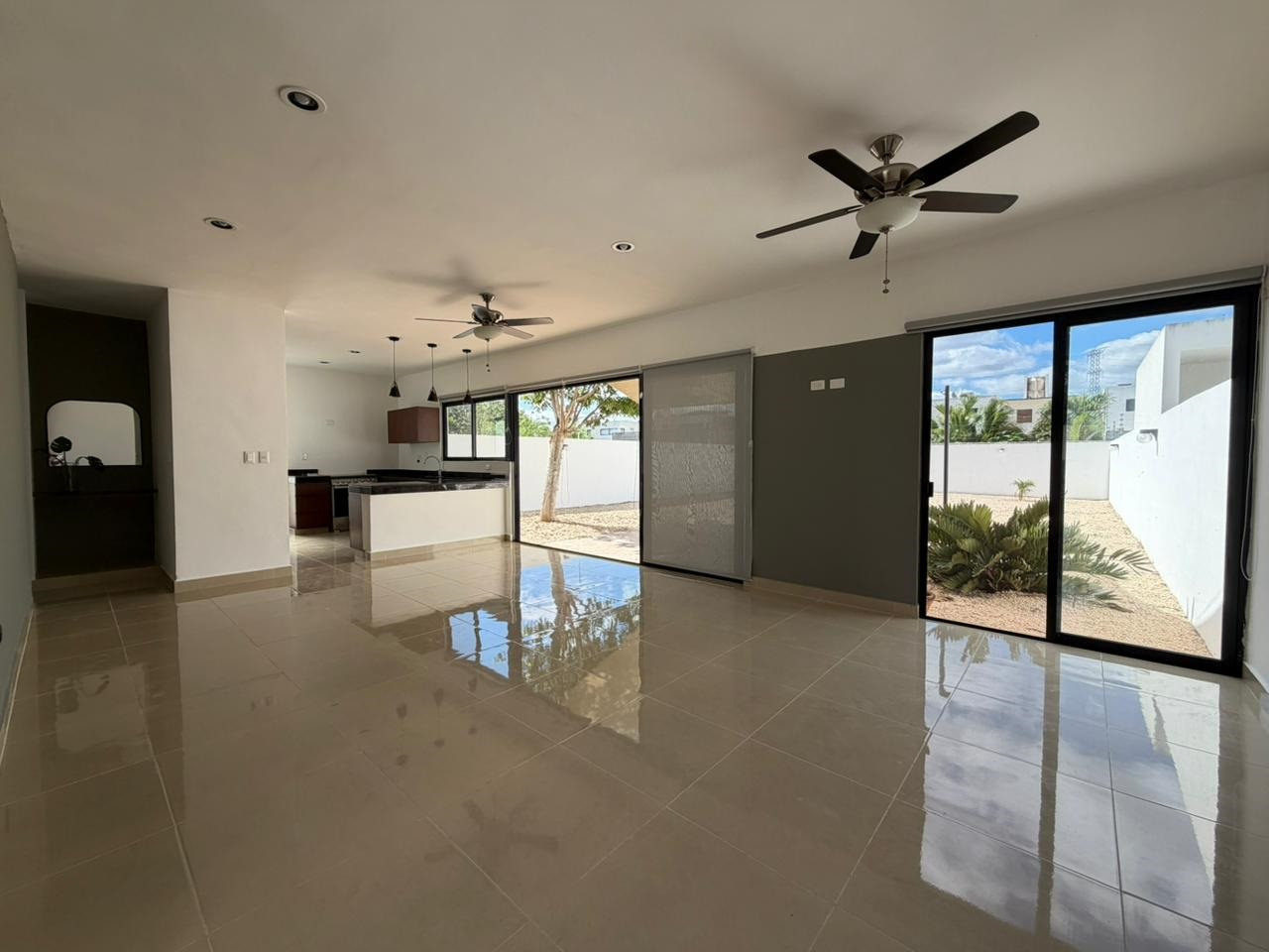 Casa equipada con recámara en planta baja, en zona norte.