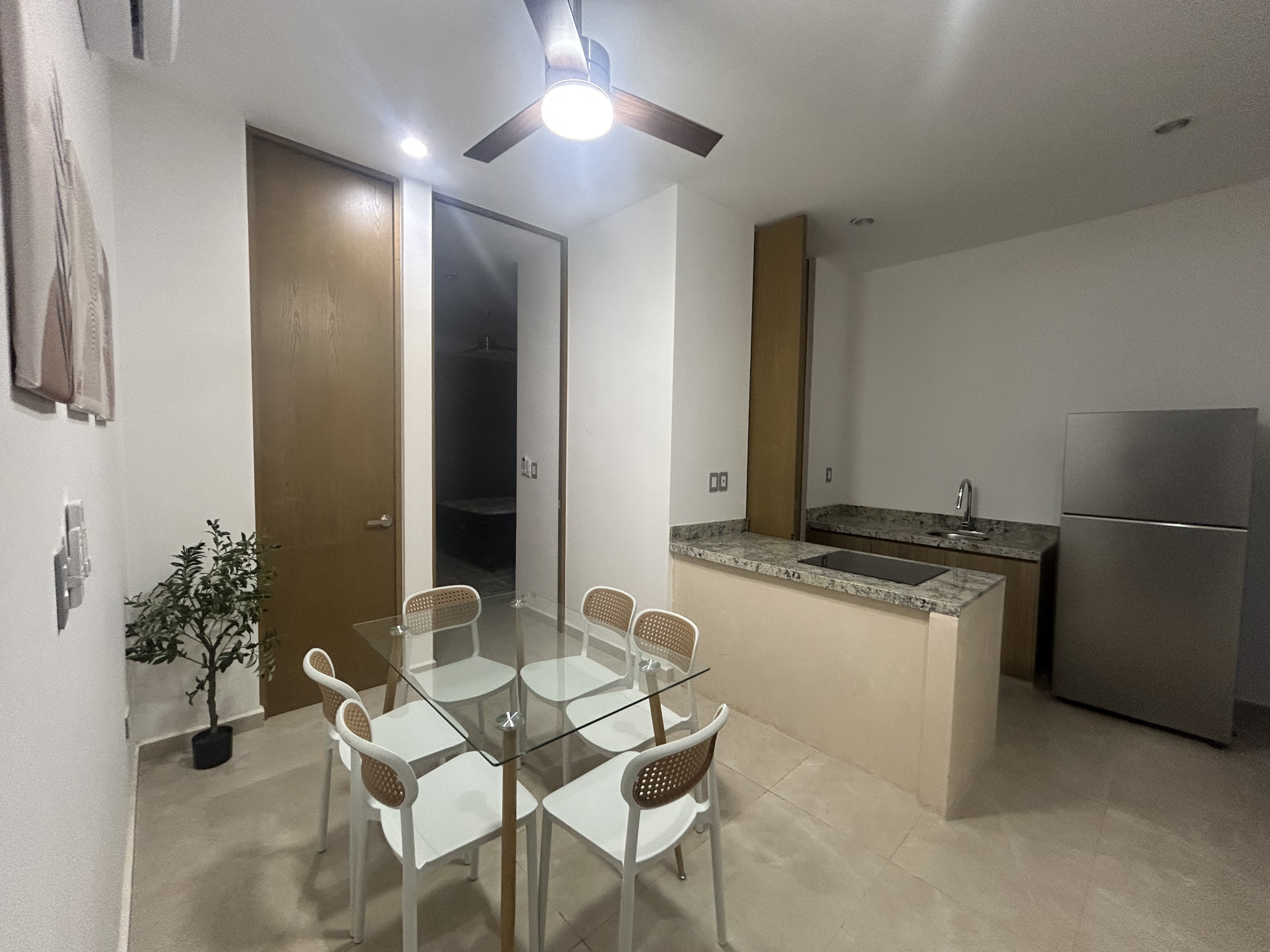 Departamento en PLANTA BAJA, amueblado, con alberca privada y amenidades.