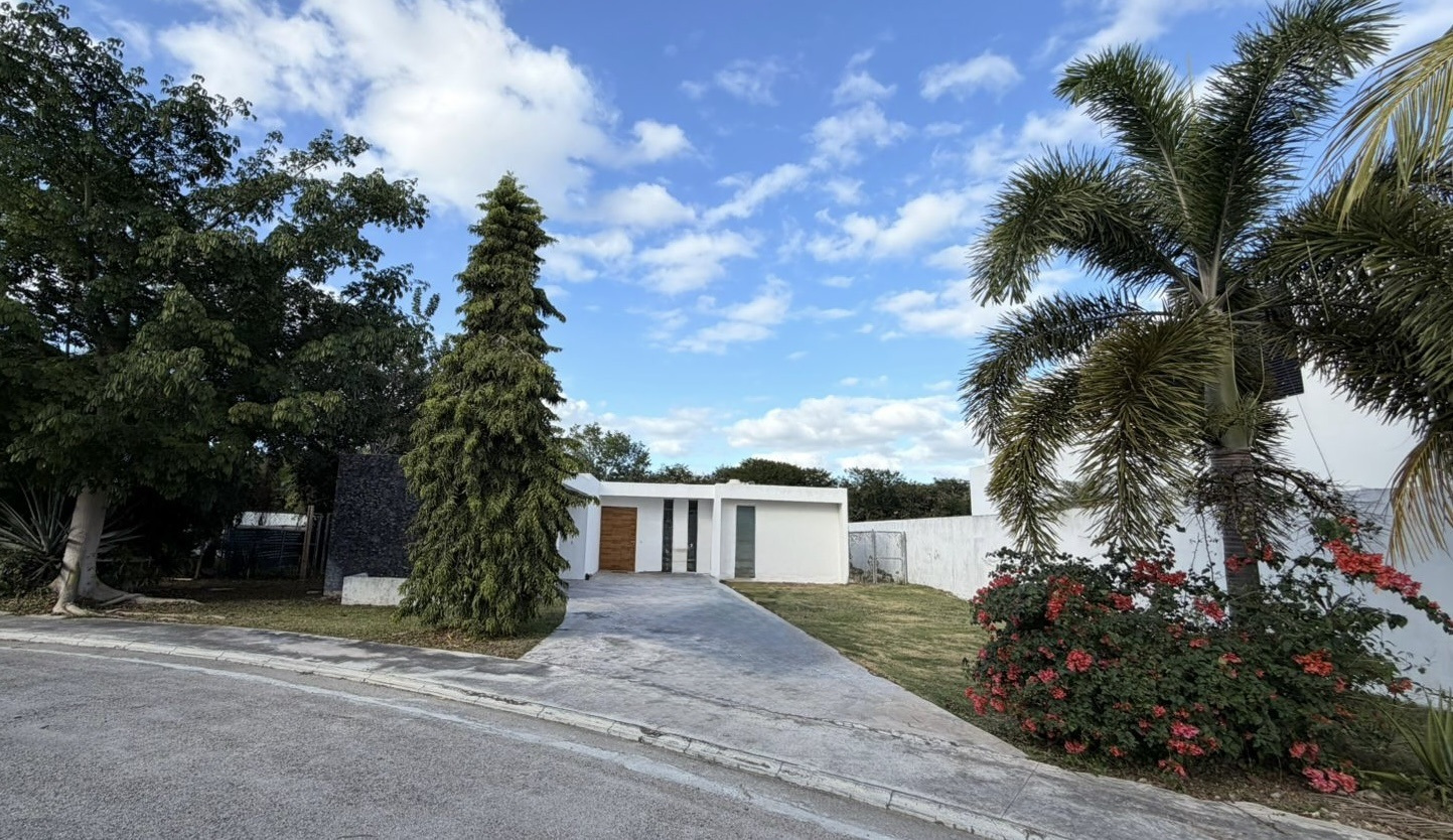 Casa de una planta, de 3 recámaras + family room en La Rejoyada.