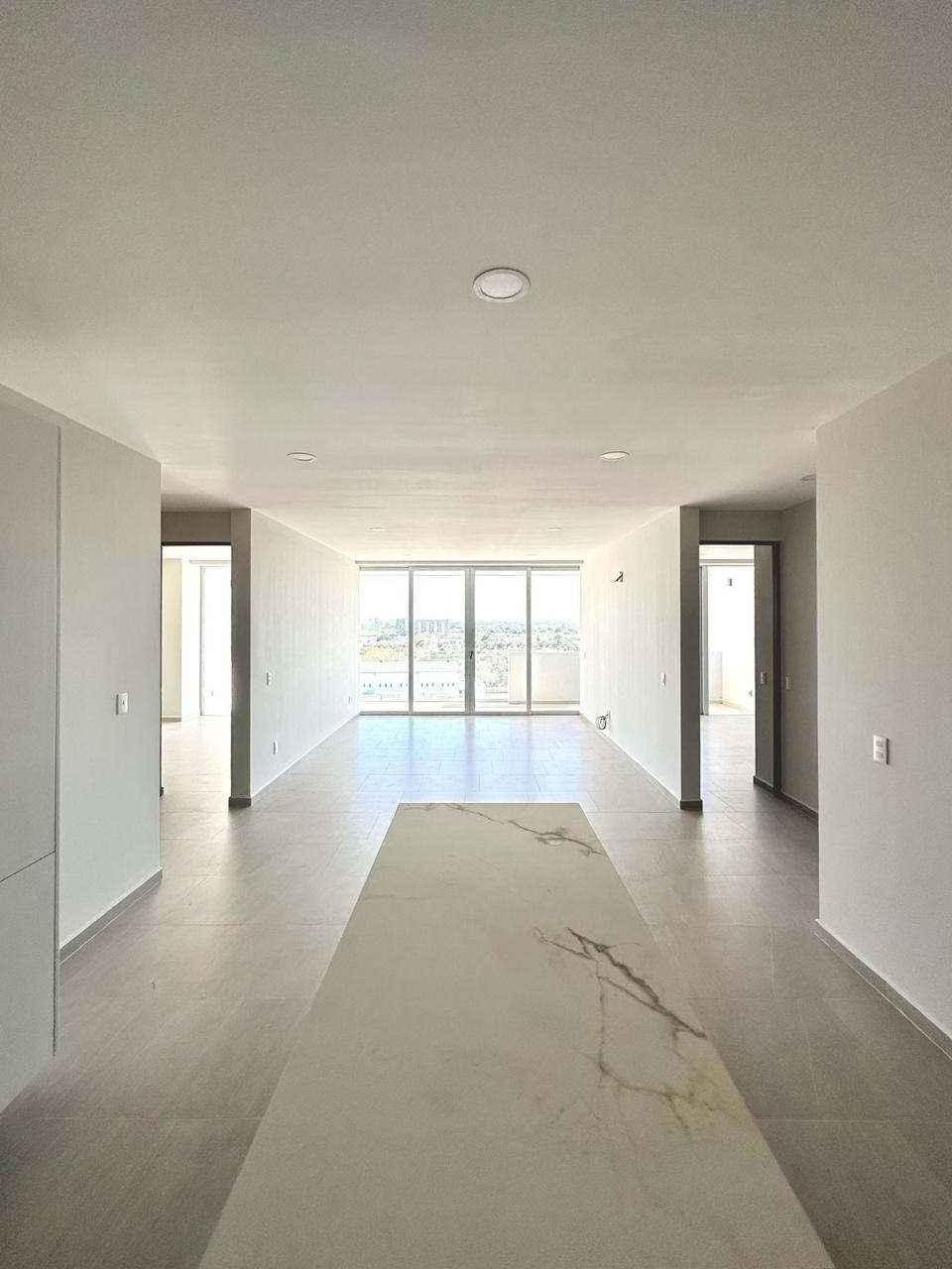 Departamento de 2 recámaras, 2.5 baños, en Montejo Plaza.