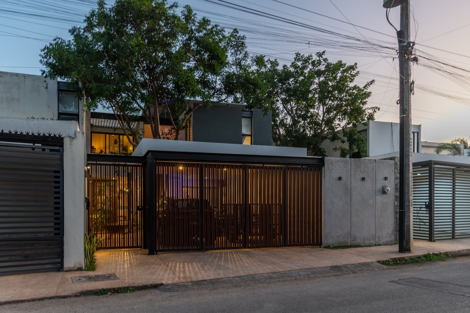 Casa amueblada, con piscina y paneles solares, cerca de Av. Temozón.