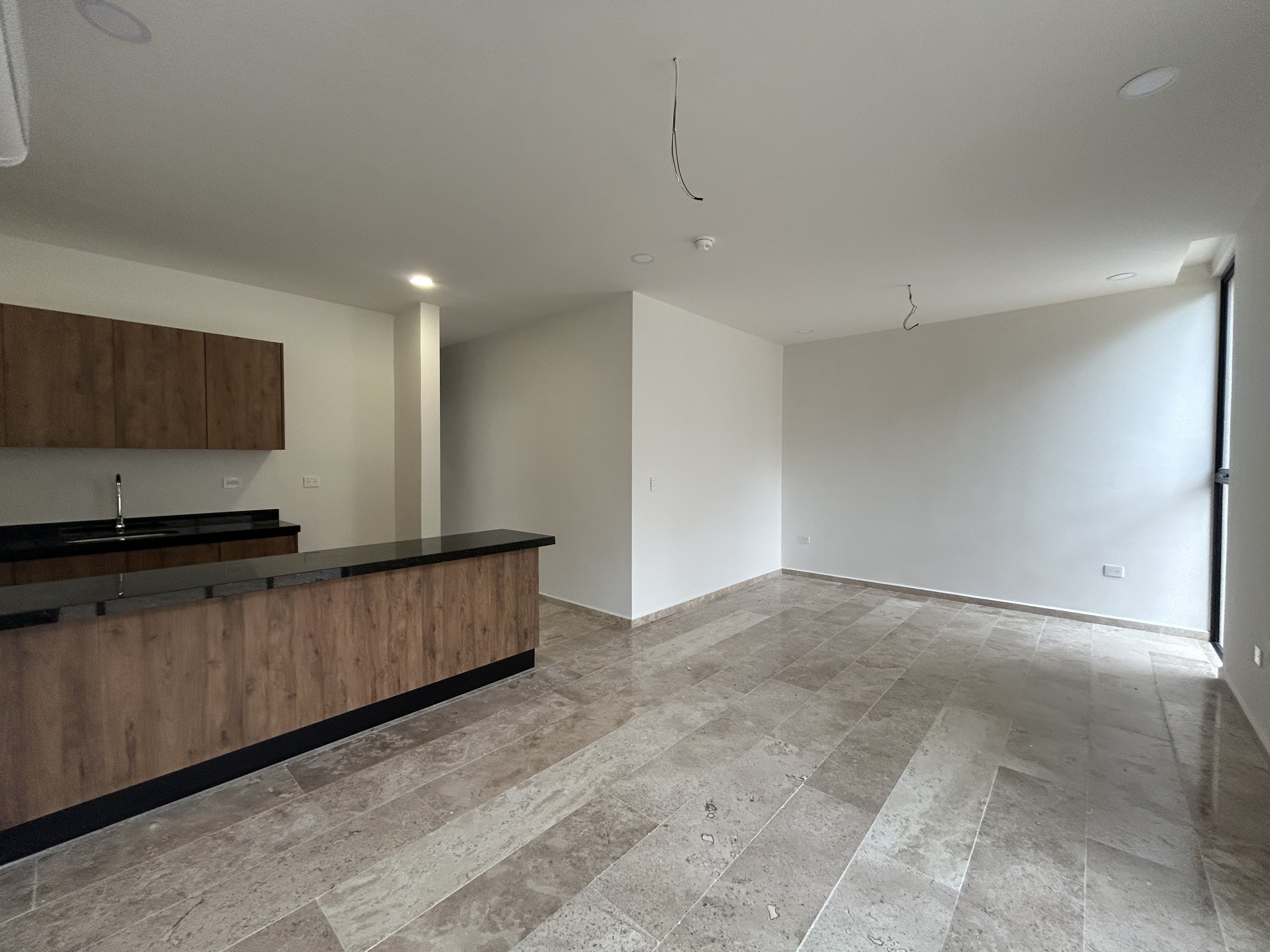 Departamento de 2 recámaras, equipado, en PB, en privada con amenidades.