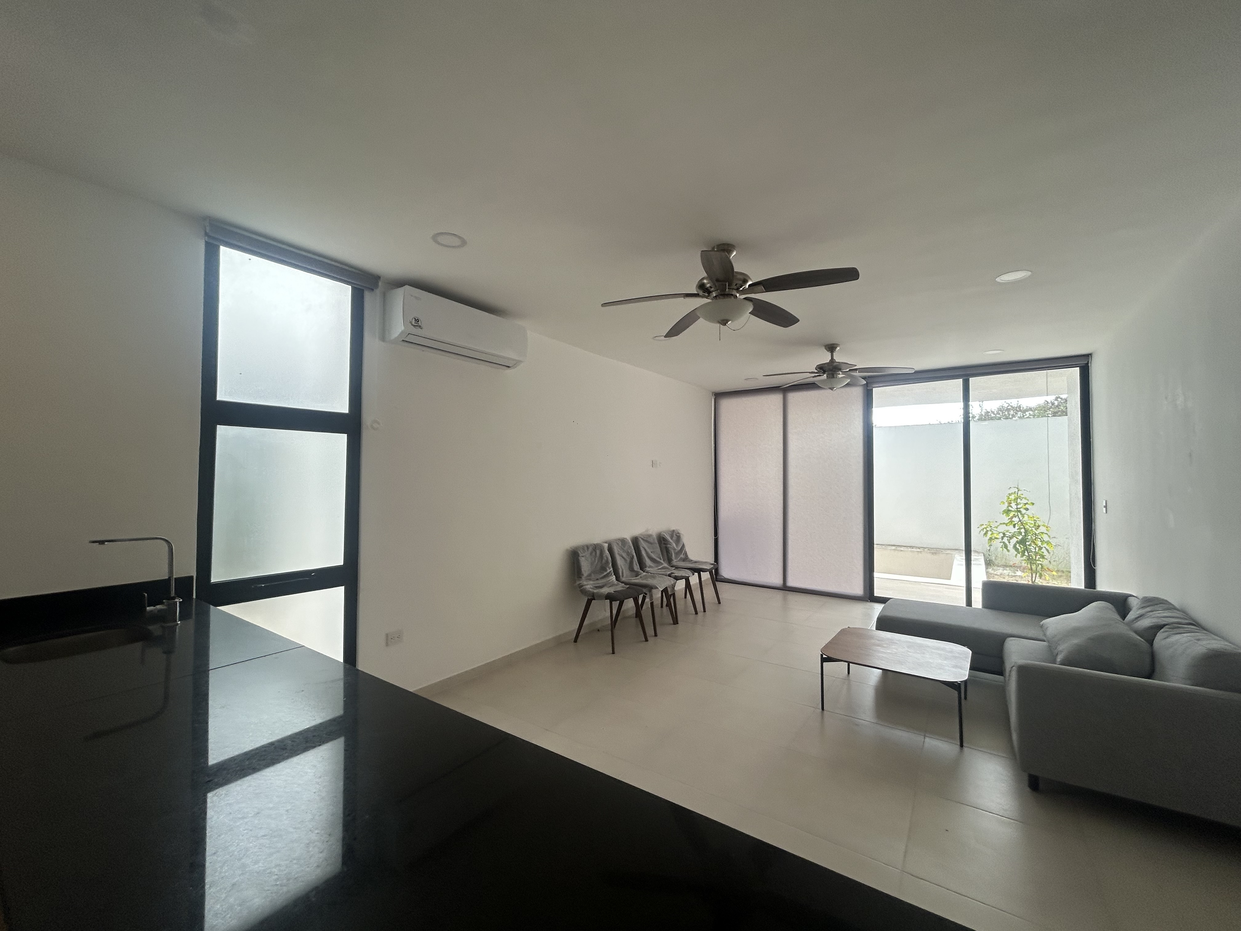 Departamento de 2 recámaras, con o sin amuebles, en PB, con amenidades y alberca privada.