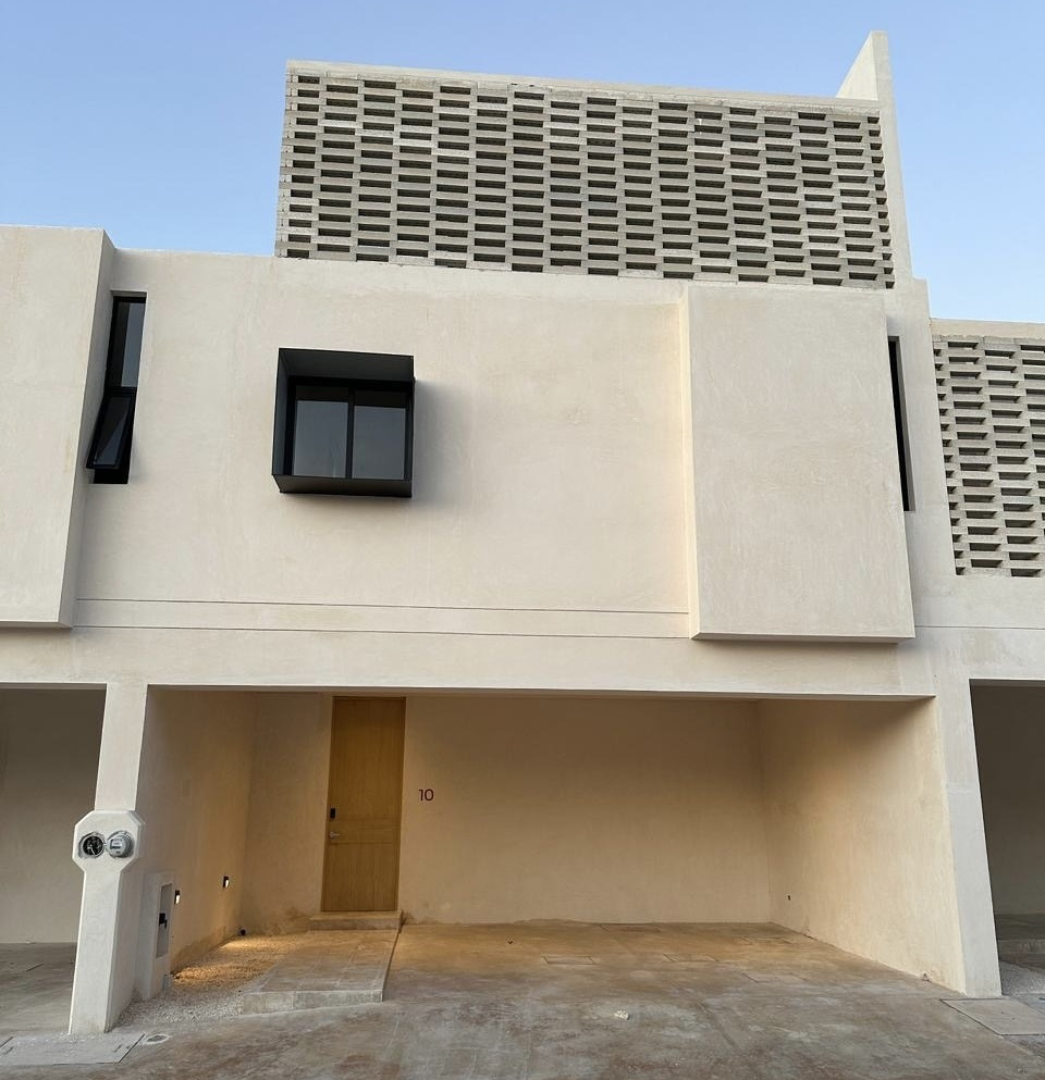 Villa de 3 recamaras en venta, dentro de desarrollo con amenidades, en Paseo Norte.