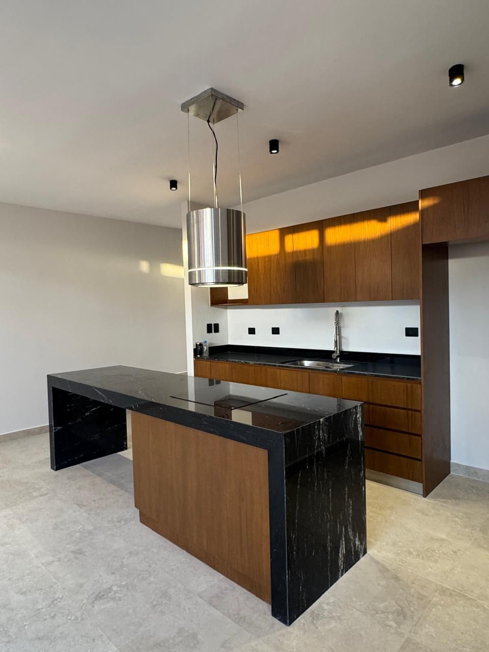 Townhouse de 3 recámaras, equipada, con alberca privada, en Temozon.