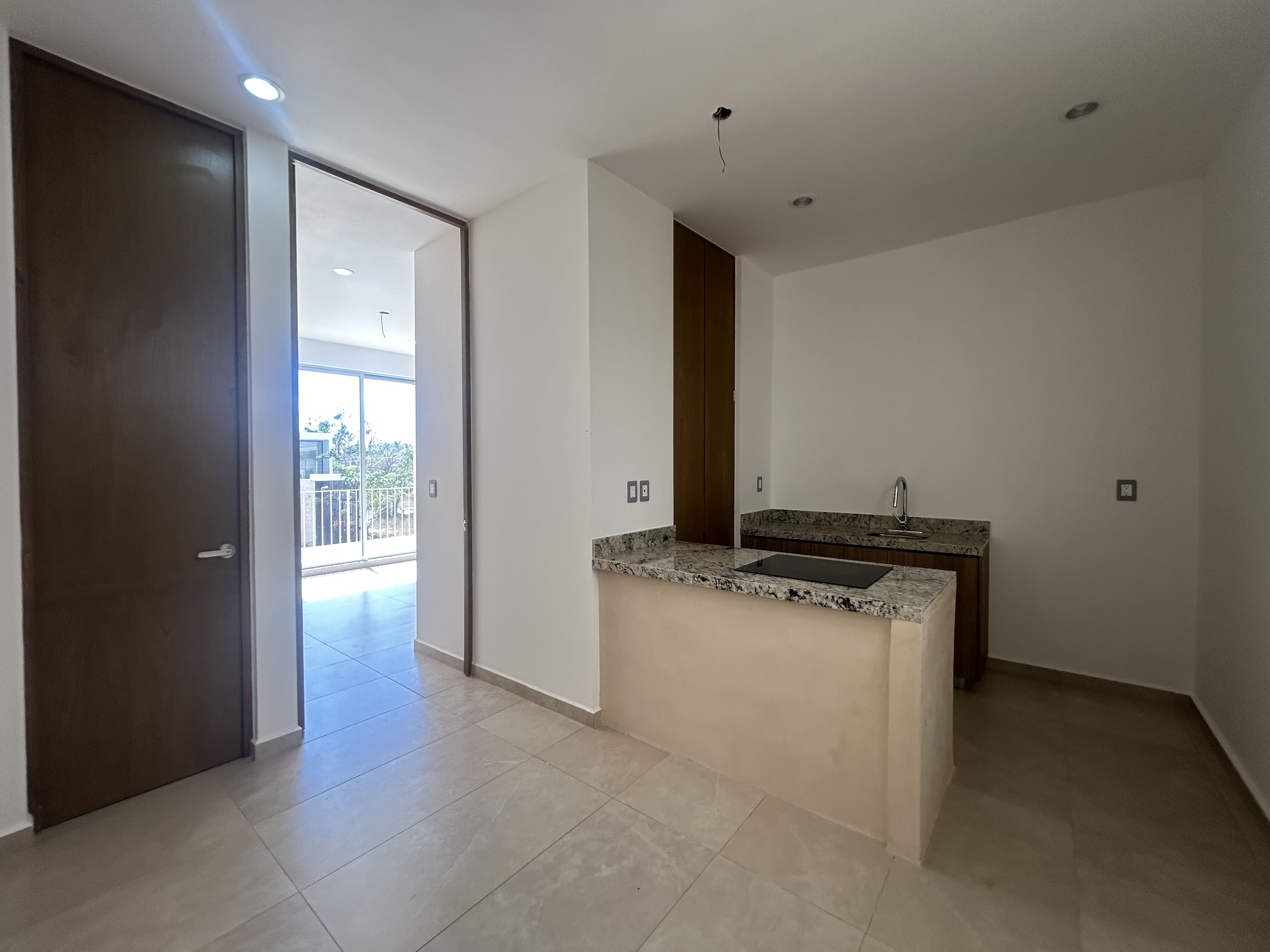 Departamento de 1 recámara, sin muebles, en Temozon, con amenidades.