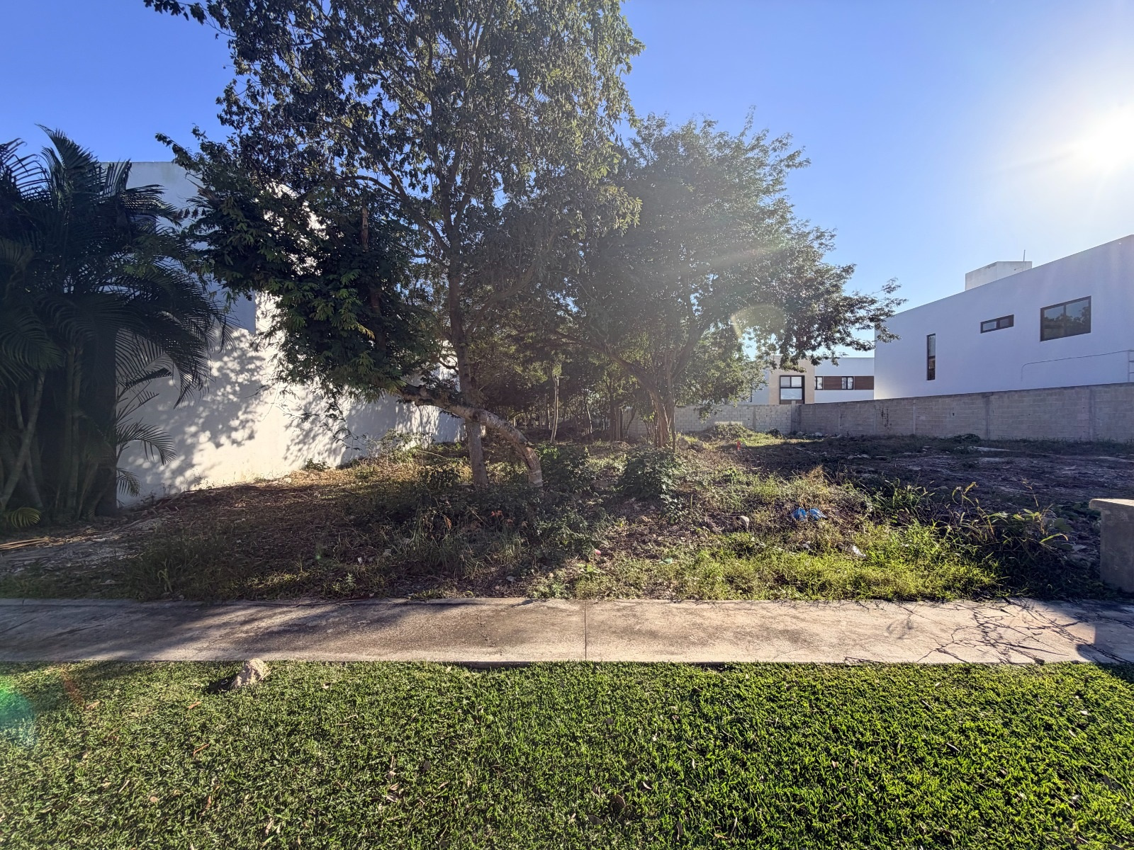 Lote Residencial dentro de privada con amenidades en Cholul.