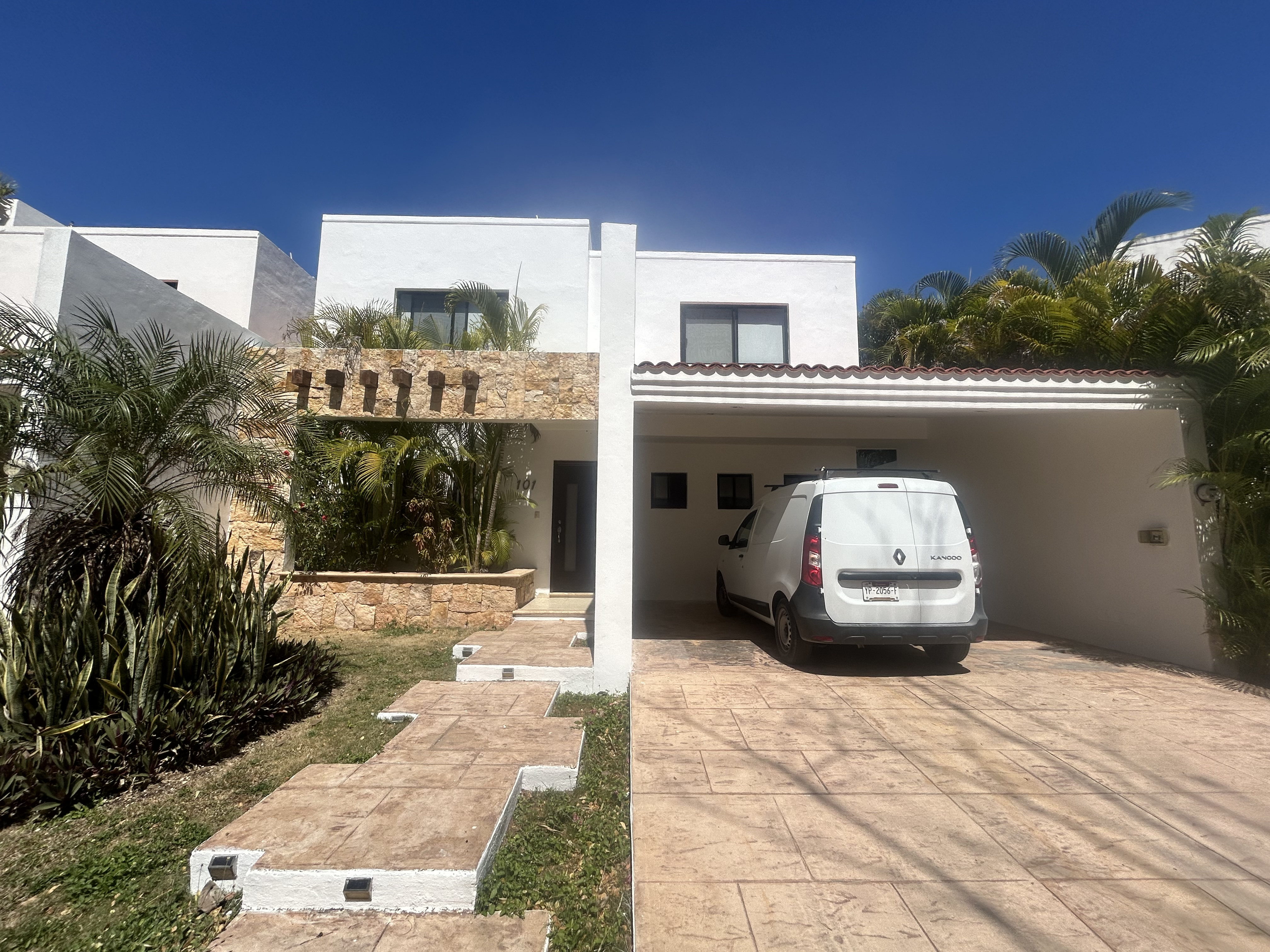 Casa de 3 recámaras, sin muebles, en Cocoyoles.