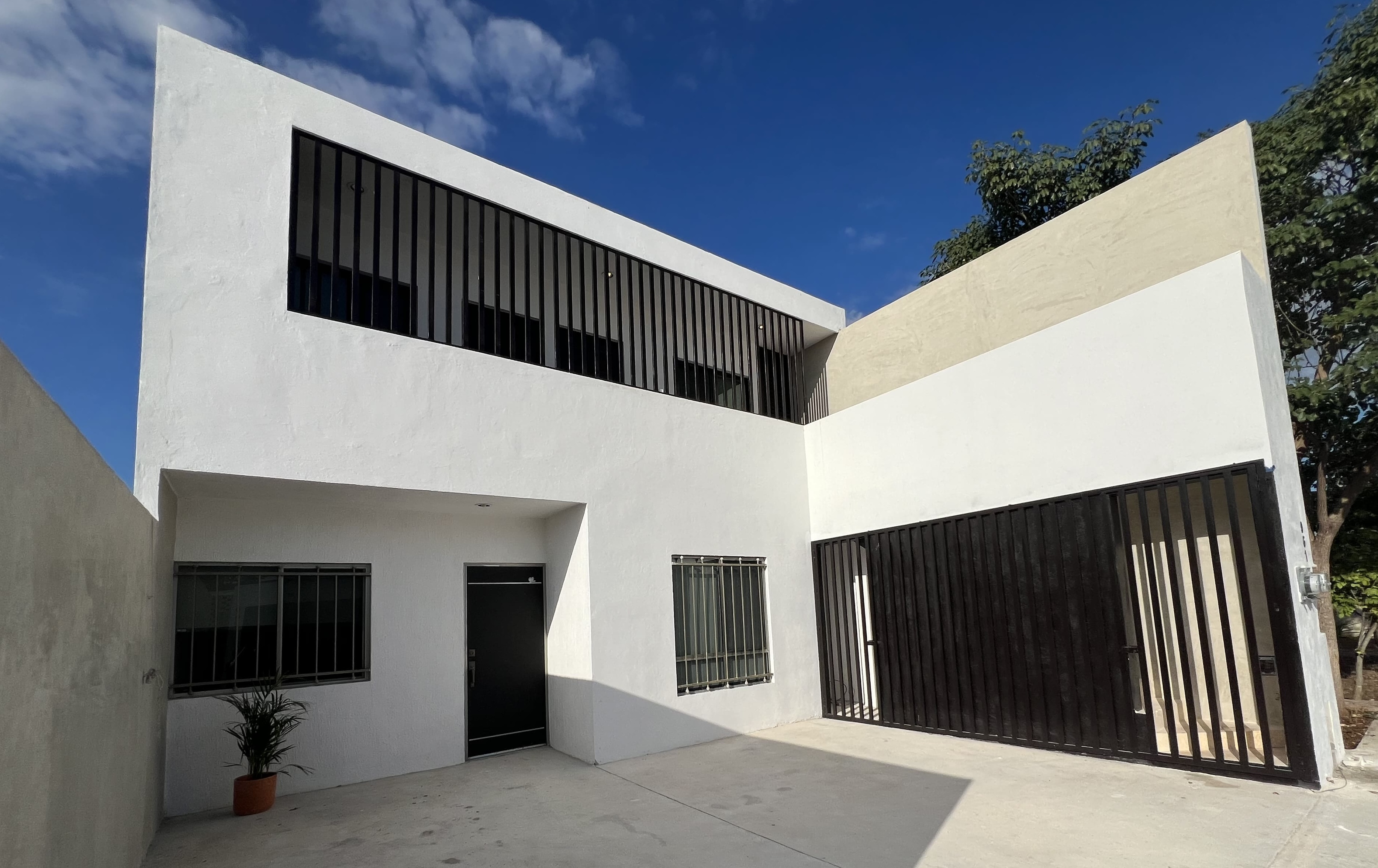 Departamento de 2 recámaras, en planta baja, sin muebles.