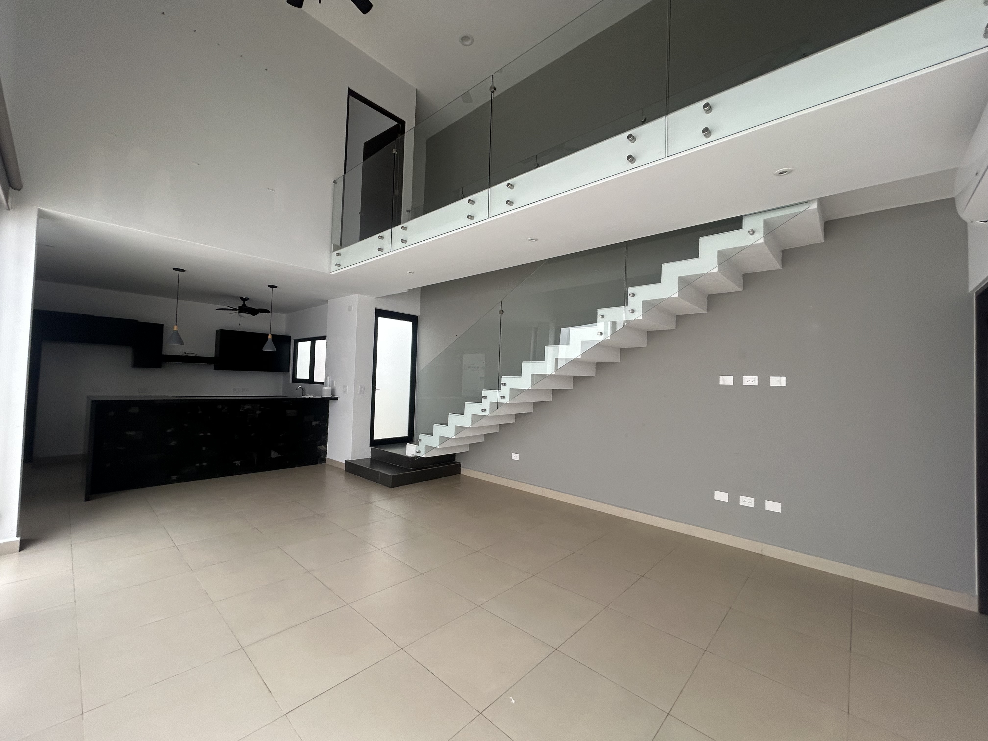 Townhouse de 2 recámaras, sin amueblar, en privada en Temozon.