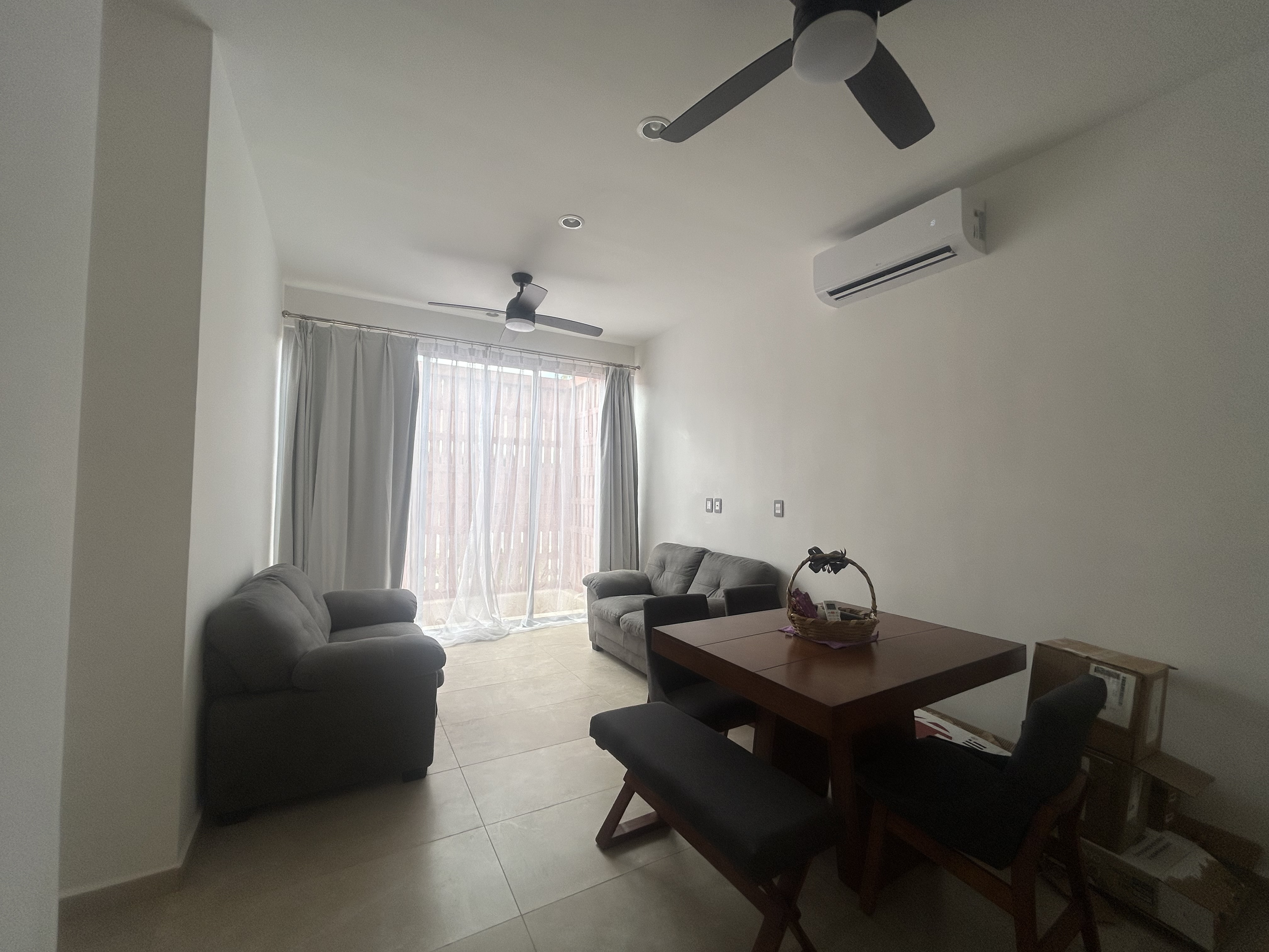 Departamento de 2 recámaras, en PB, amueblado, con alberca privada y amenidades.