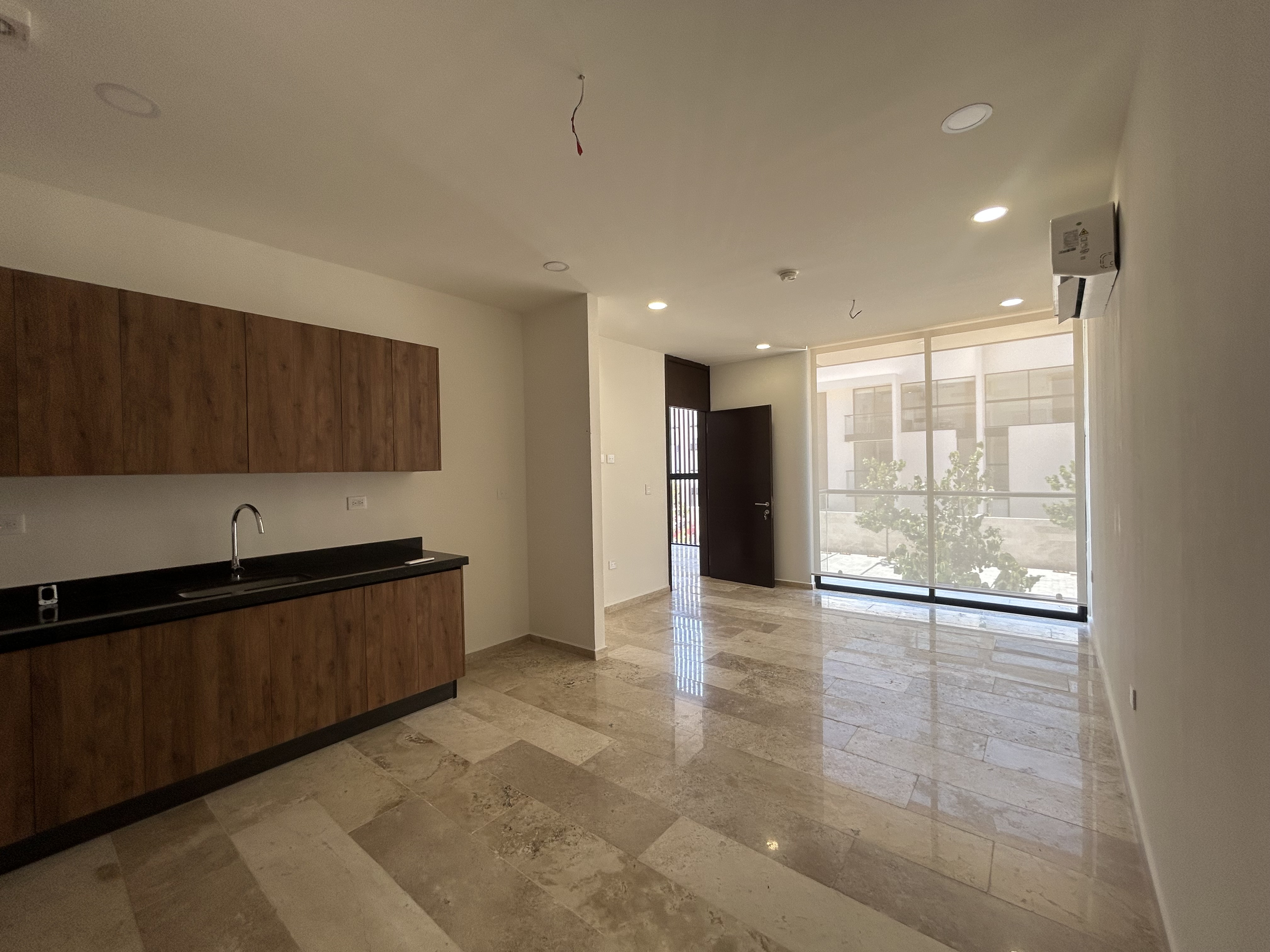 Departamento de 2 recámaras, equipado, en complejo nuevo con amenidades.