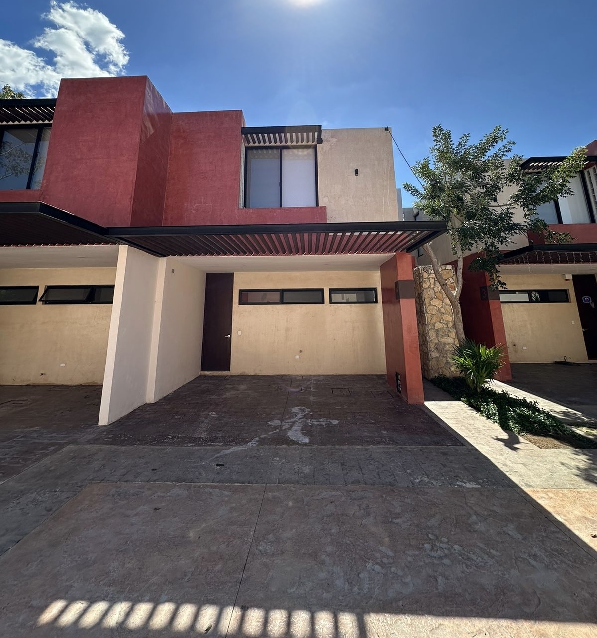 Casa de 2 recámaras,  piscina, equipada, sin amueblar, en Privada.