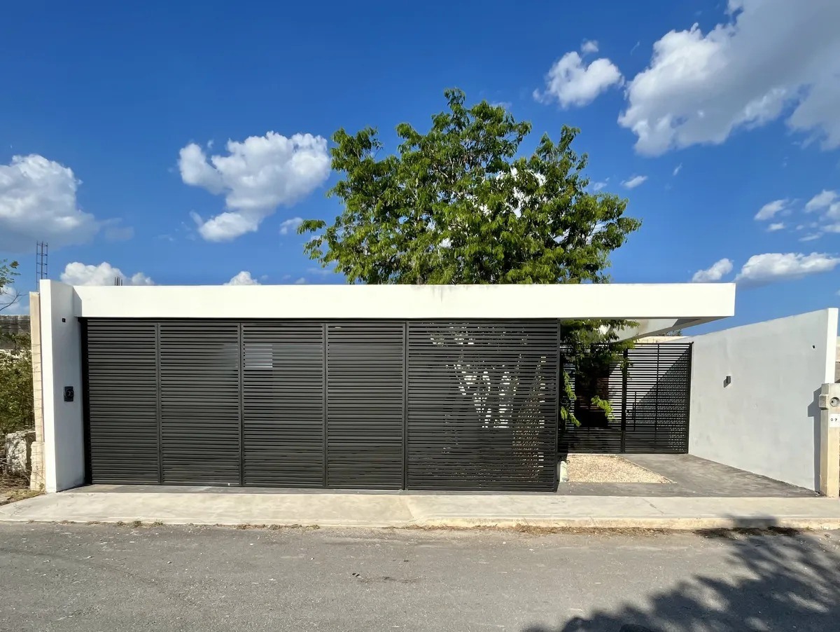 Casa de 1 planta, con amplios espacios, alberca y jardín, en Dzityá.