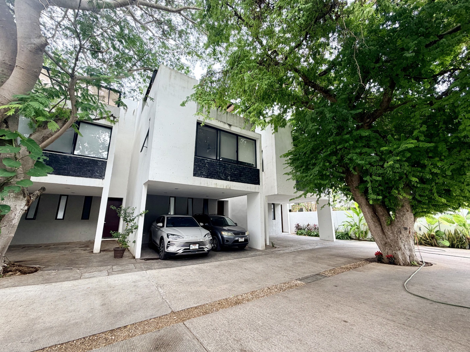 Townhouse de 3 recámaras, con alberca, en privada dentro de periférico.