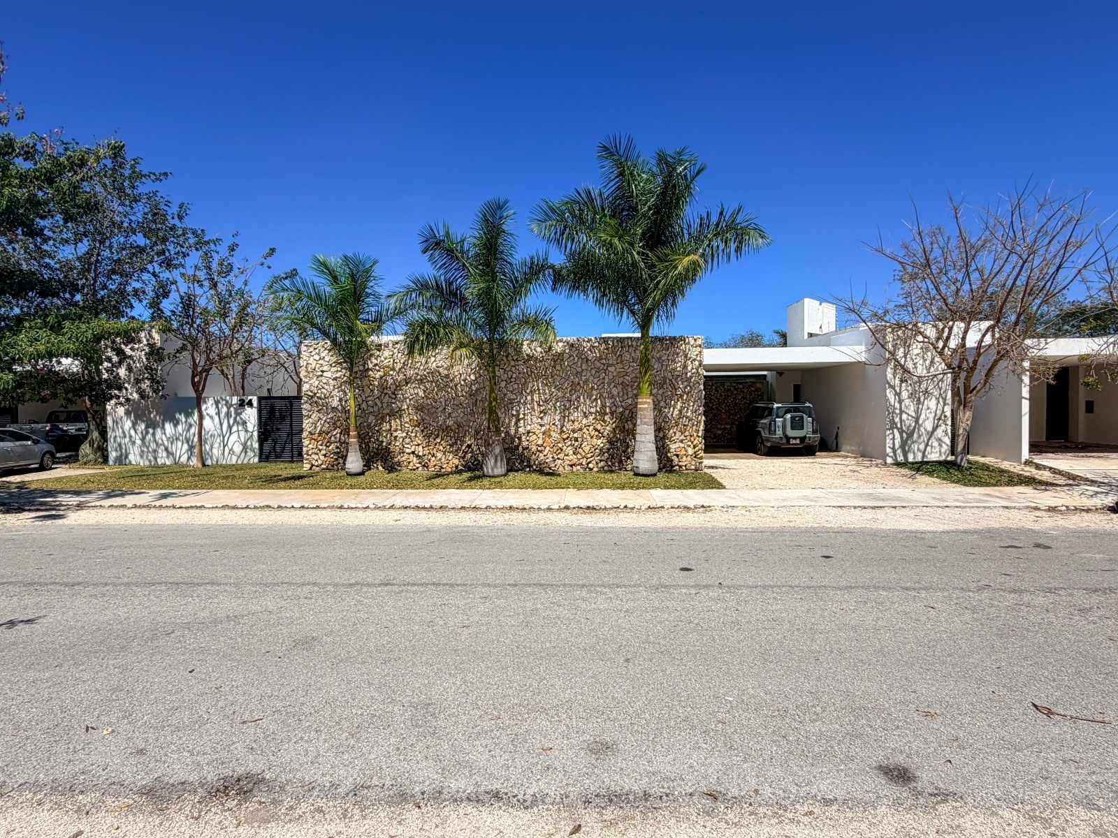 Casa de 1 nivel, 3 recámaras, amplio jardín, dentro de privada en el norte de Mérida.