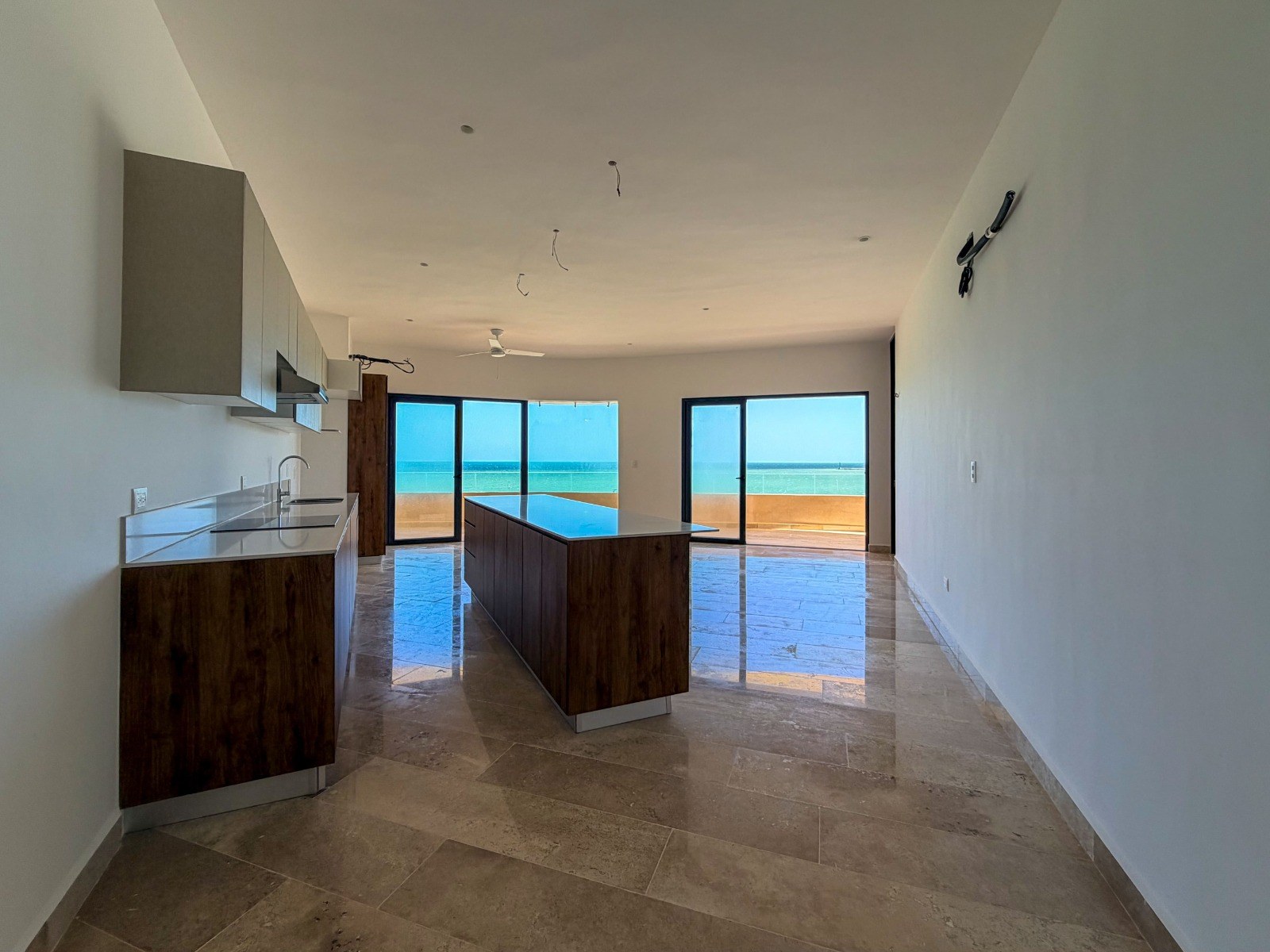 Departamento frente al mar, de 3 recámaras, con amenidades, en Telchac Puerto.
