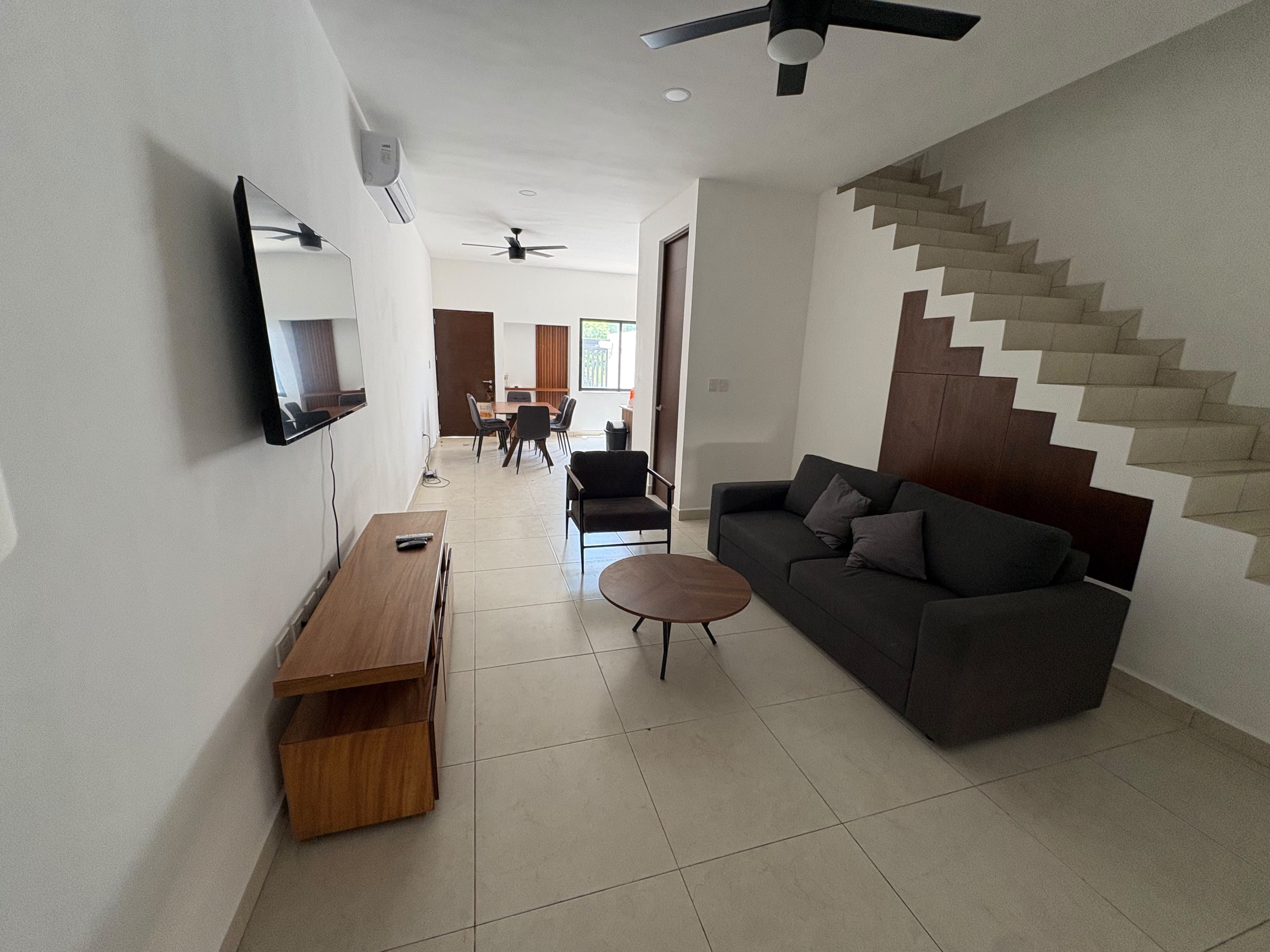 Departamento de 2 pisos, amueblado, en Temozón, con amenidades.