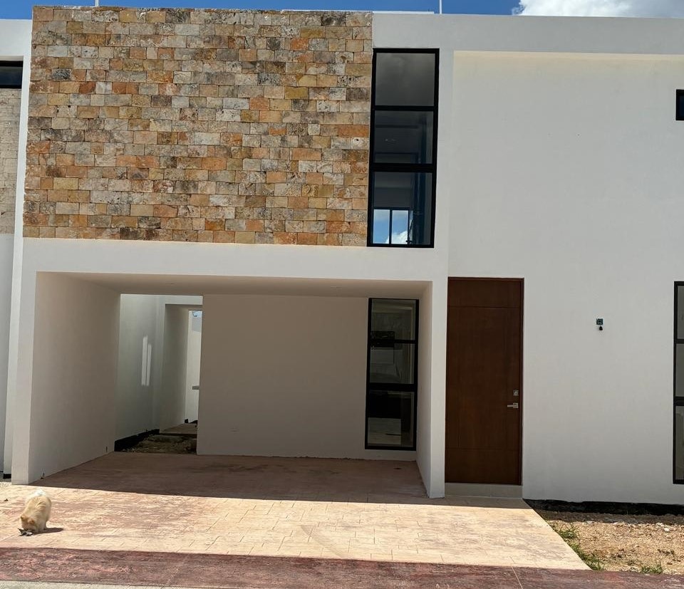 Casa de 3 recámaras, dentro de privada con amenidades, en Conkal.