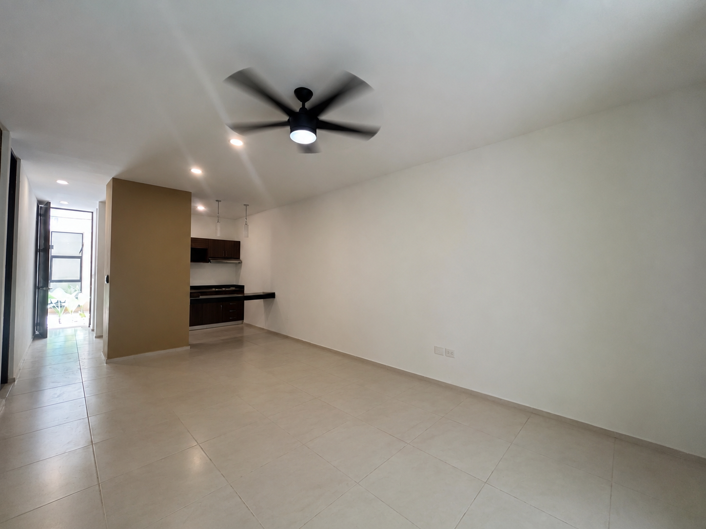 Departamento de 2 recámaras, equipado, en PLANTA BAJA, dentro de periférico.