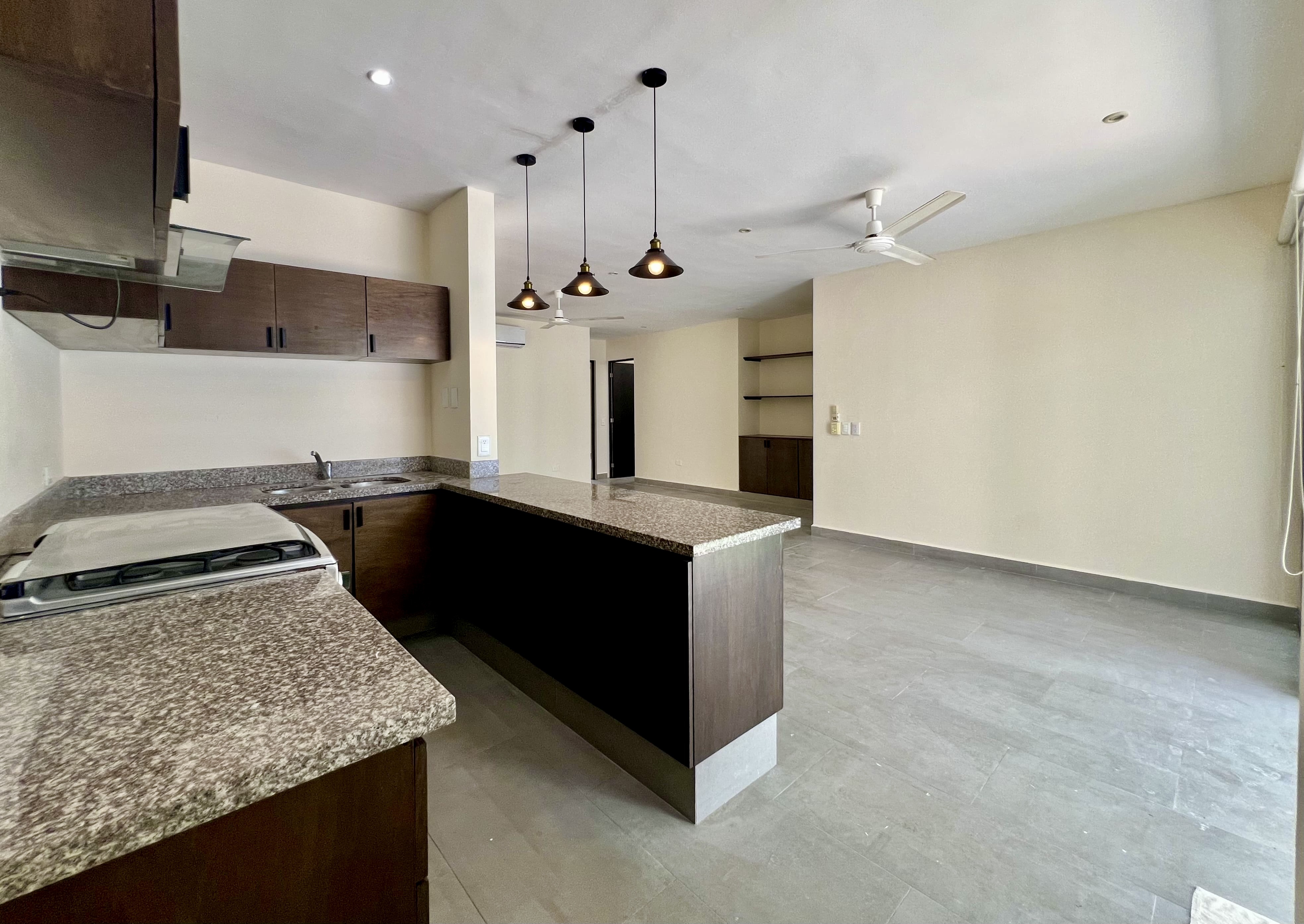 Departamento en PLANTA BAJA, de 3 habitaciones, sin muebles.