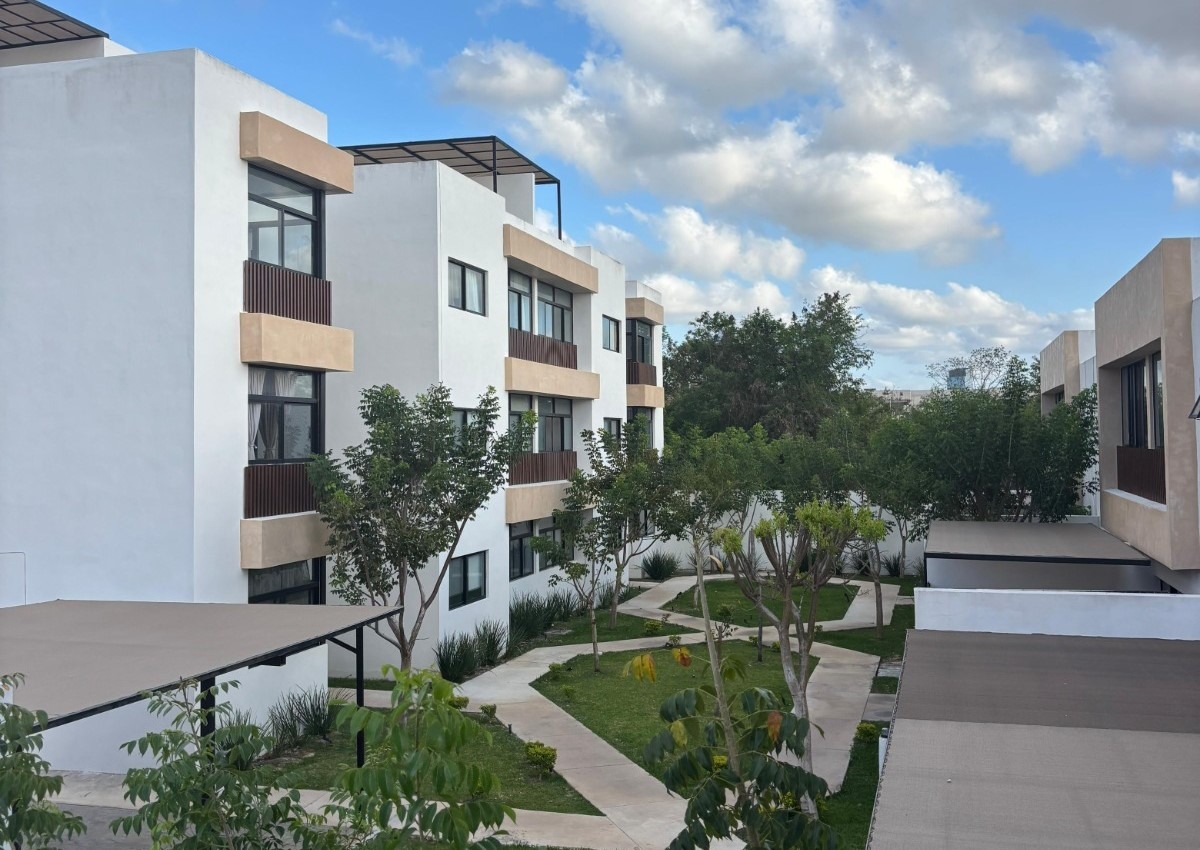Departamento de 1 recámara, con roof y amenidades, en Temozón Norte.