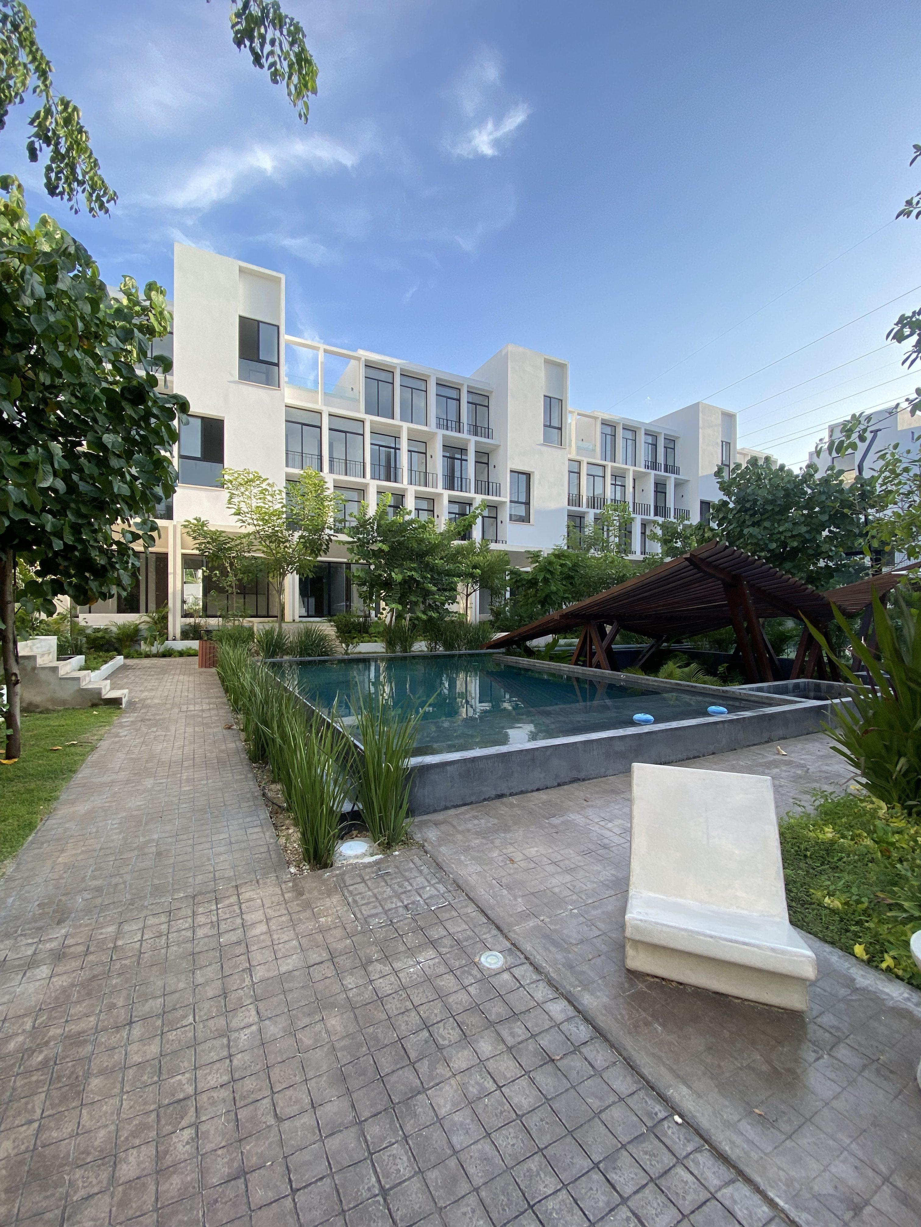 Moderno departamento en Temozón Norte, con 3 recámaras, una en planta baja.