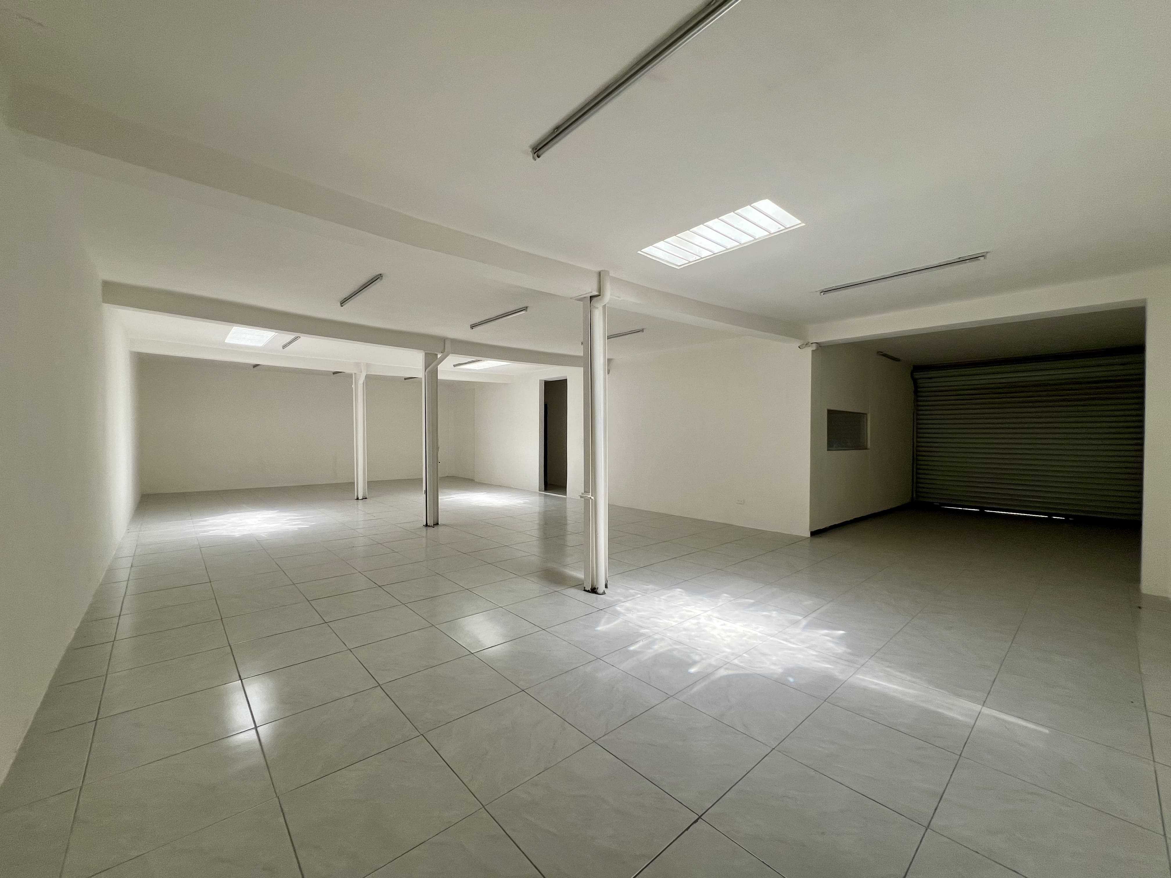 Bodega comercial en RENTA Y VENTA en Mérida, zona aviación.