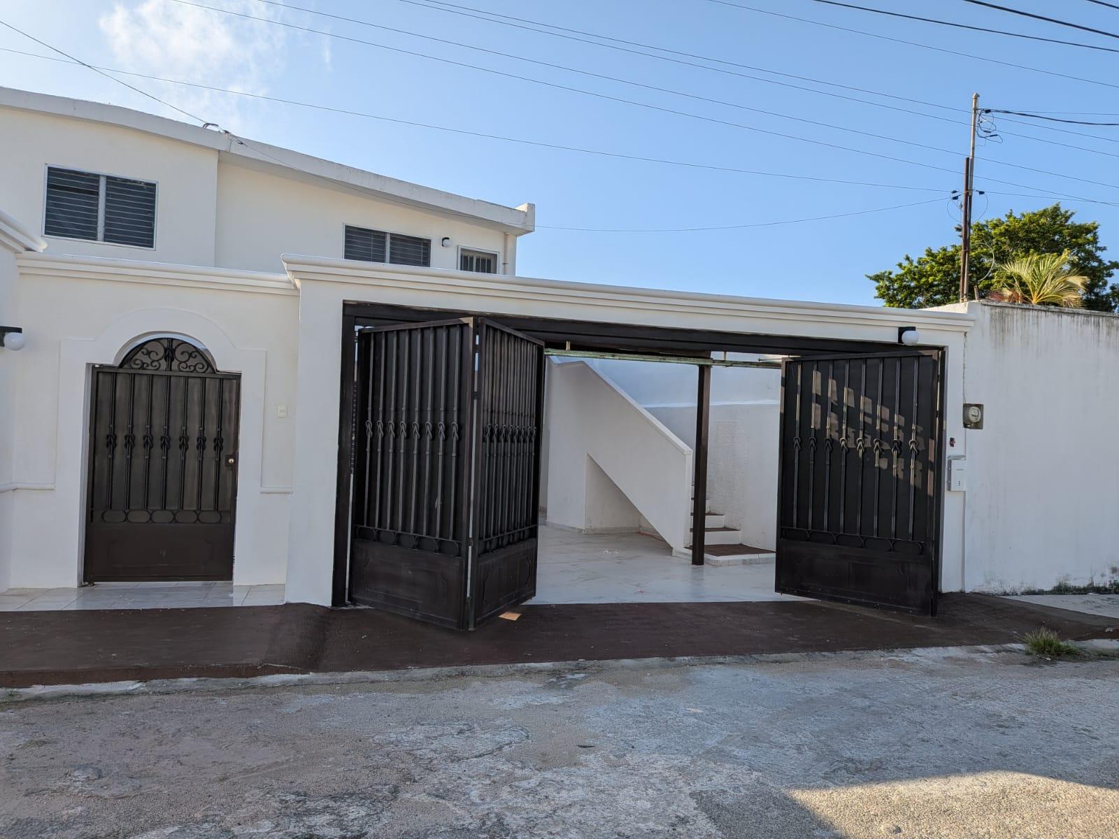 Departamento en renta de 2 recámaras, planta alta, amueblado cerca de Plaza Fiesta.
