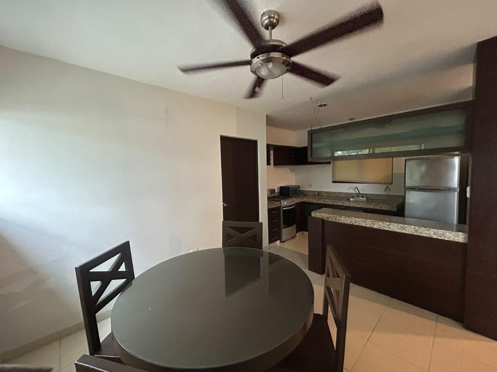 Departamento de 2 recámaras, amueblado, en San Ramon Norte.