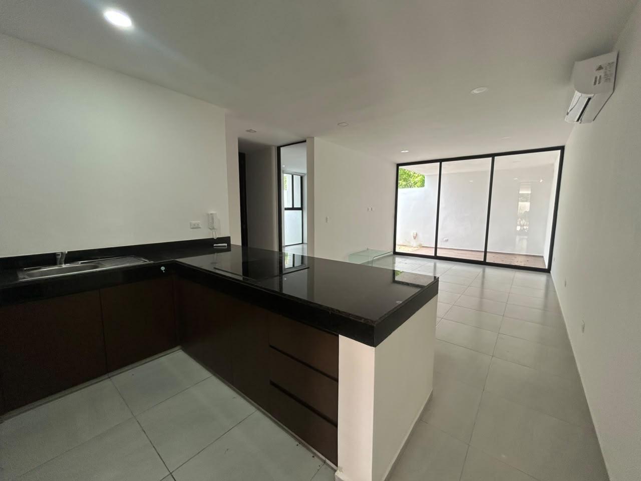 Departamento de 2 recámaras, sin muebles, con alberca privada.
