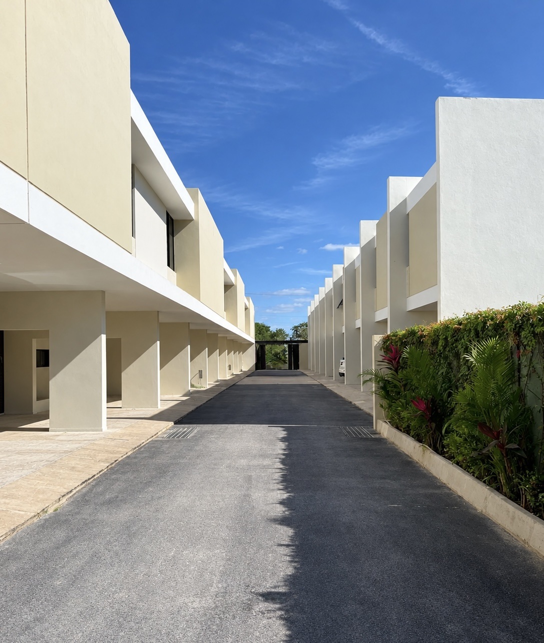 Townhouse amueblado, 2 recámaras, en Privada (NO AVAL NI DOBLE DEPÓSITO)