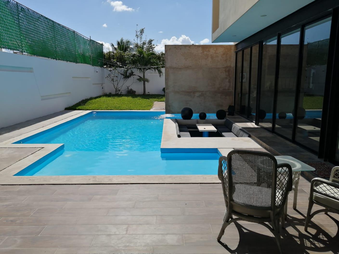 Casa amueblada, de 3 recámaras, con alberca, ubicada en Dzitya, con fácil acceso a periférico.