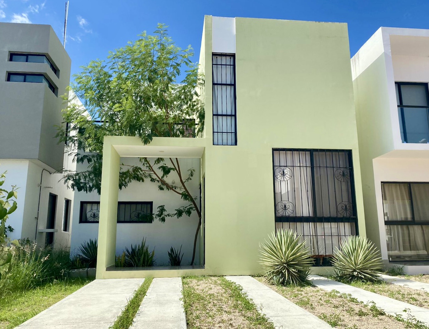 Casa en renta CON MUEBLES O SIN MUEBLES, de 3 recámaras, en Floresta Residencial