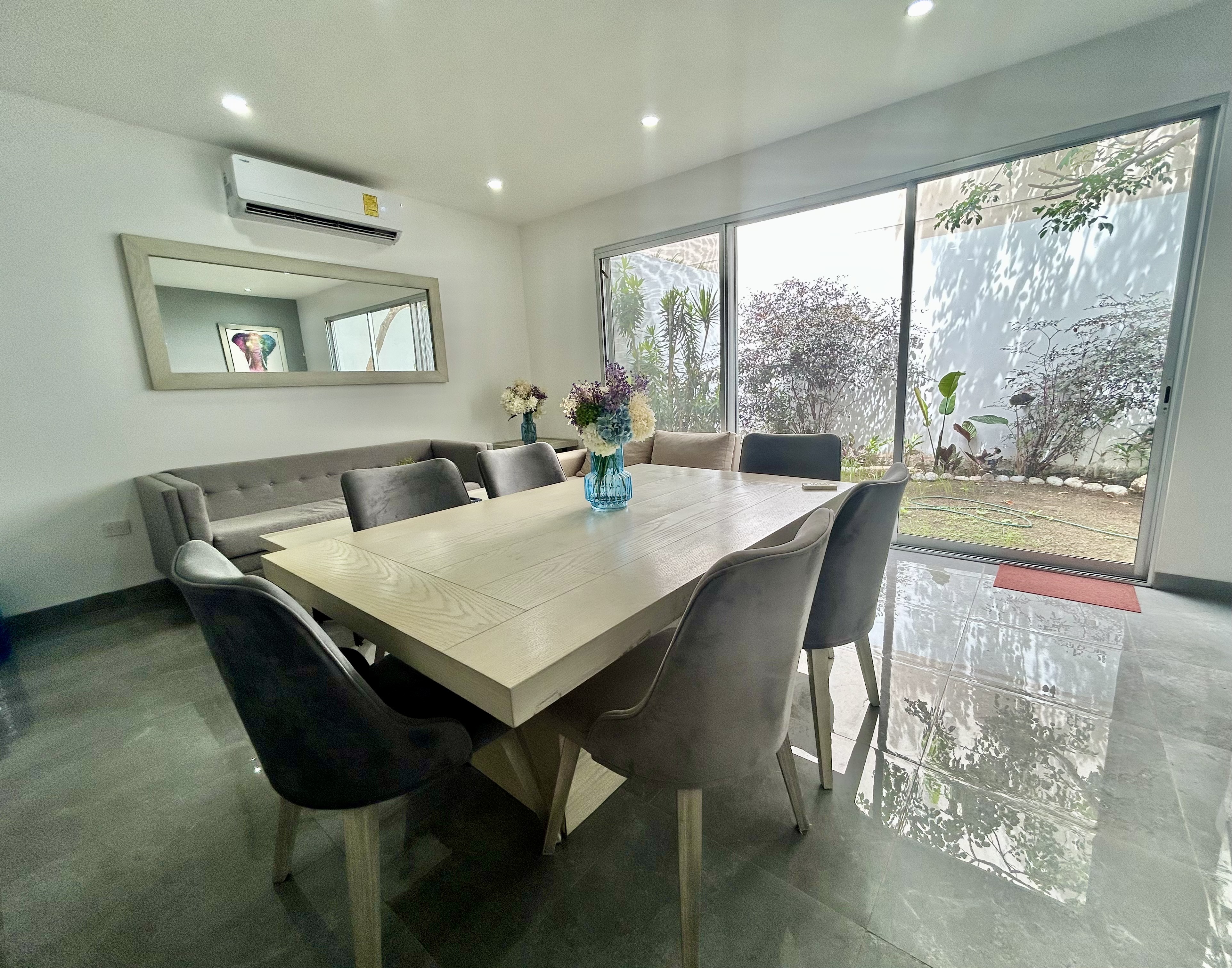Townhouse amueblado, con Rooftop y jacuzzi cercano a la Av. García Lavín.