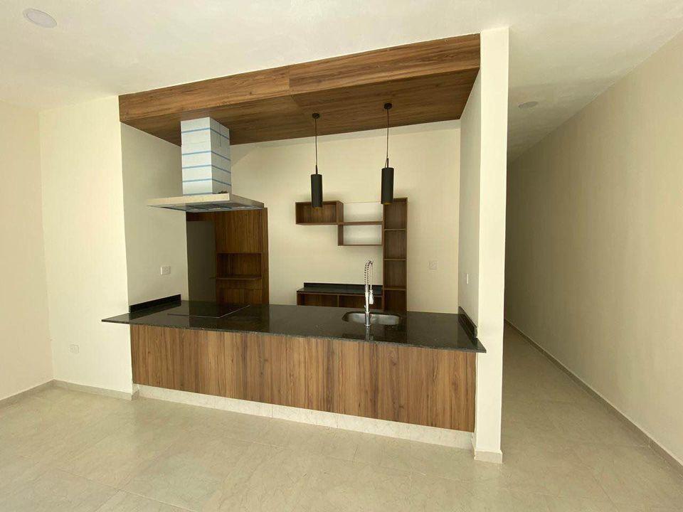 Townhouse de 3 recámaras, sin amueblar, con alberca en privada.